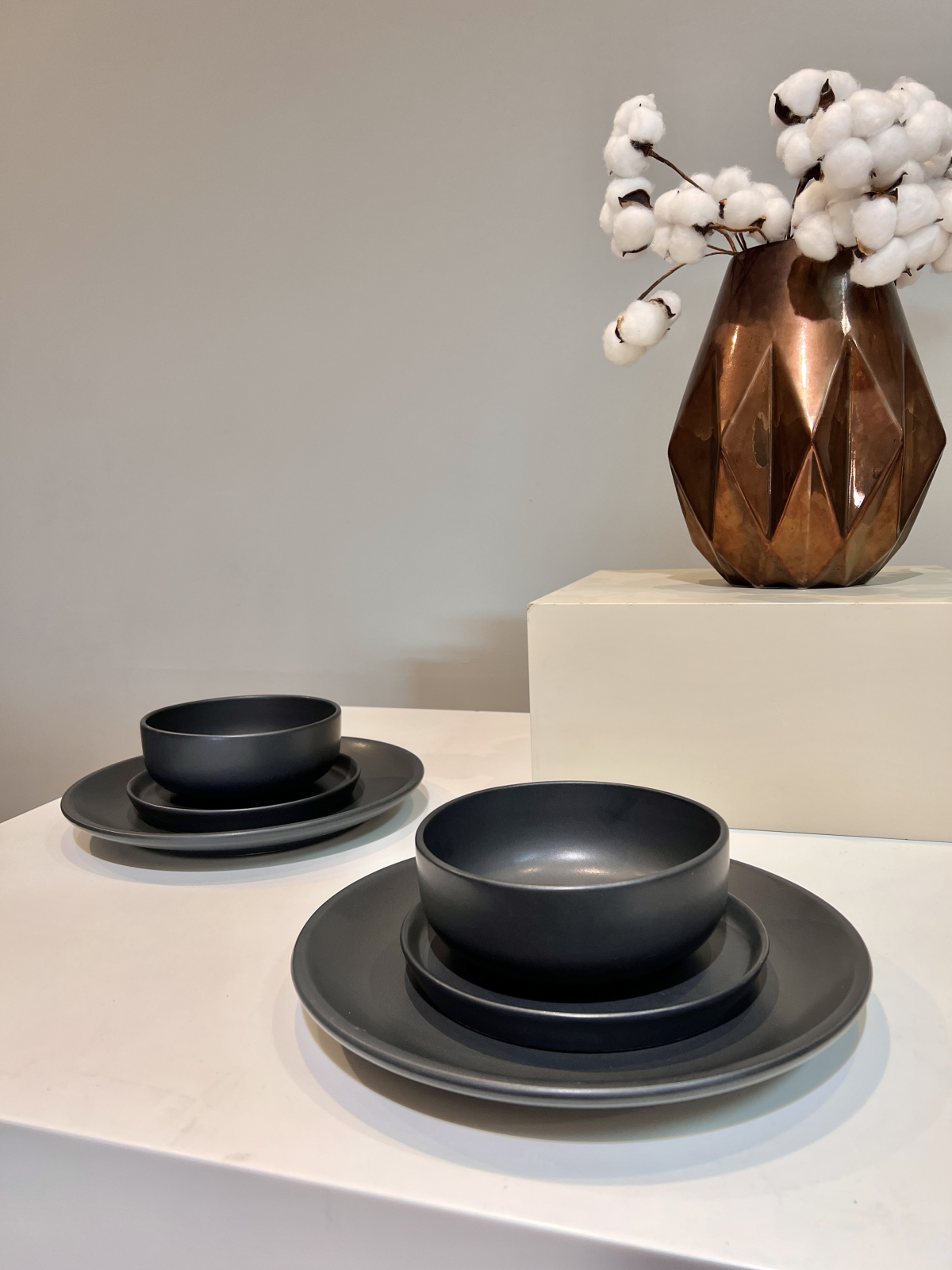 Set Farfurii 3 piese Vulcano Duo, Ceramica Negru Mat Glazurat Manual ( Farfurie Atena 30cm, Farfurie Mica Ceramica 20 cm, Bol Ceramica 4050) 2