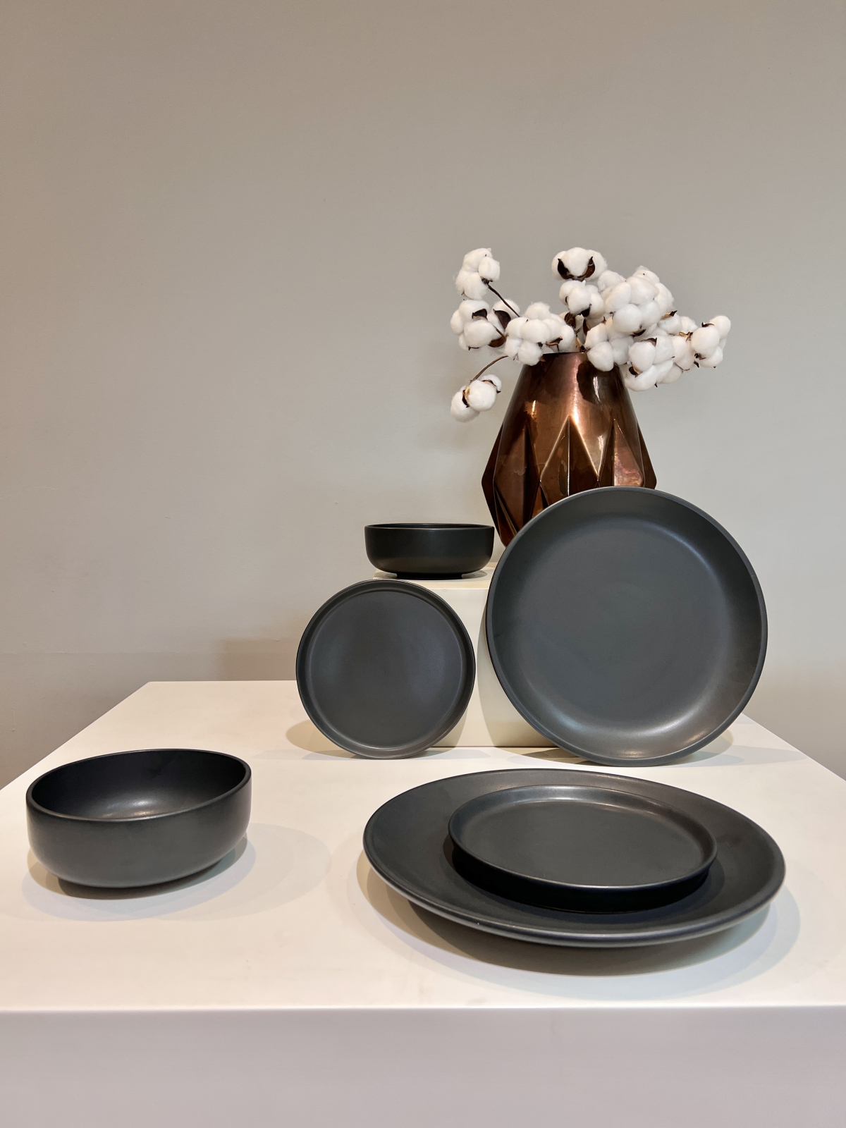 Set Farfurii 3 piese Vulcano Duo, Ceramica Negru Mat Glazurat Manual ( Farfurie Atena 30cm, Farfurie Mica Ceramica 20 cm, Bol Ceramica 4050) 4