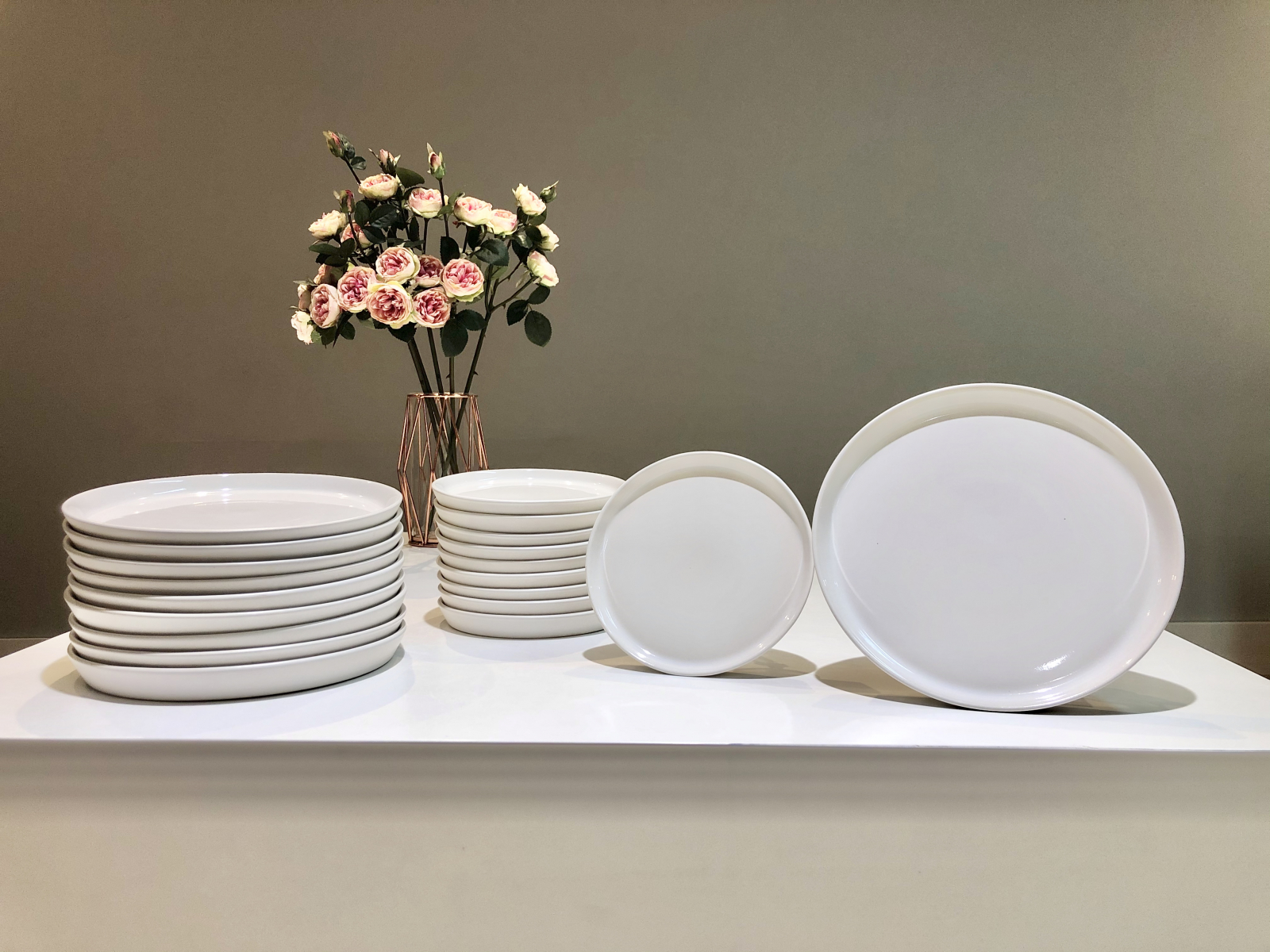Set Farfurii 18 piese Albe Casablanca: 6 Farfurii Mari, 6 Desert  6 Boluri - Ceramica Manuala de Lux 2