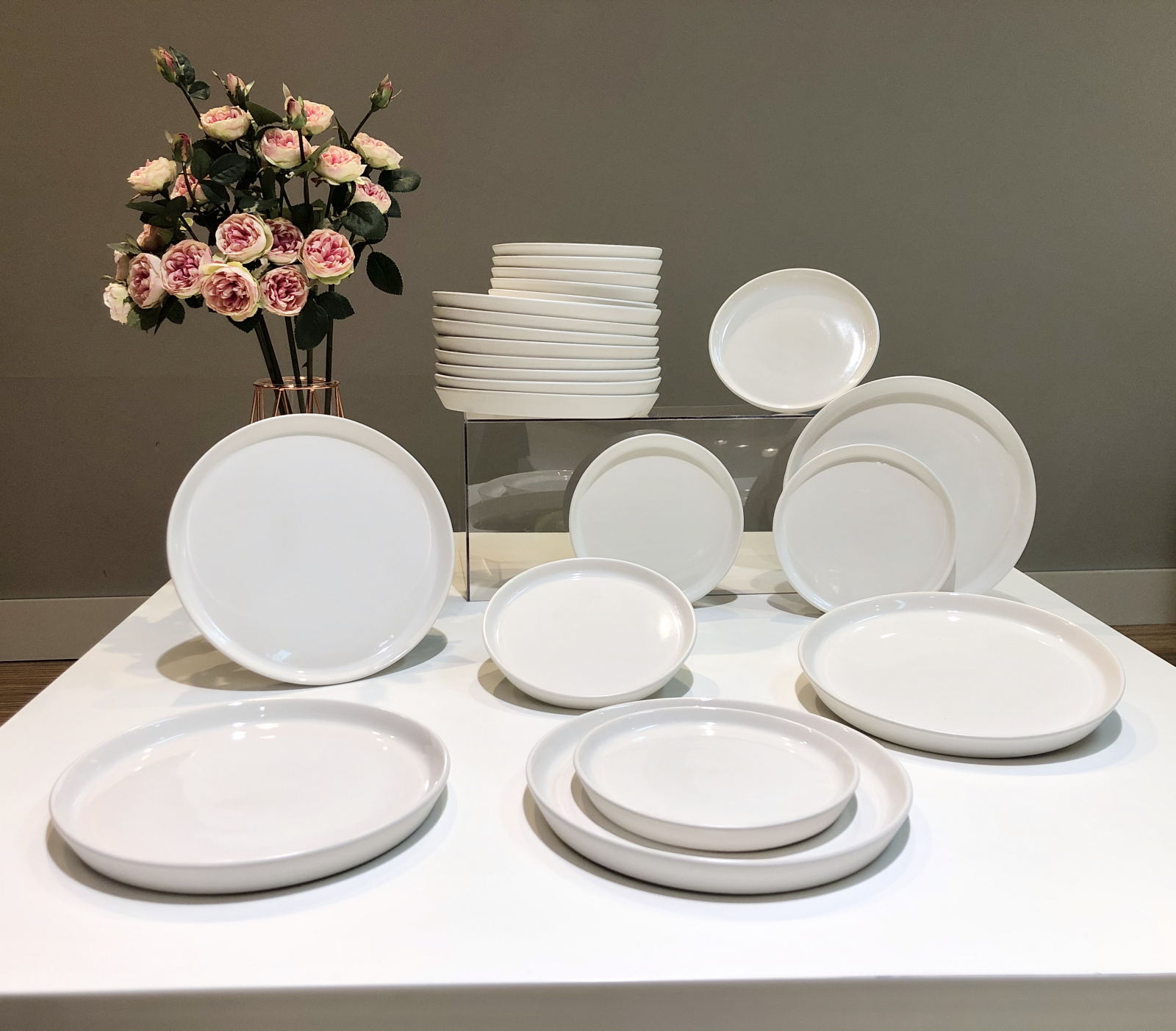 Set Farfurii 18 piese Albe Casablanca: 6 Farfurii Mari, 6 Desert  6 Boluri - Ceramica Manuala de Lux 4