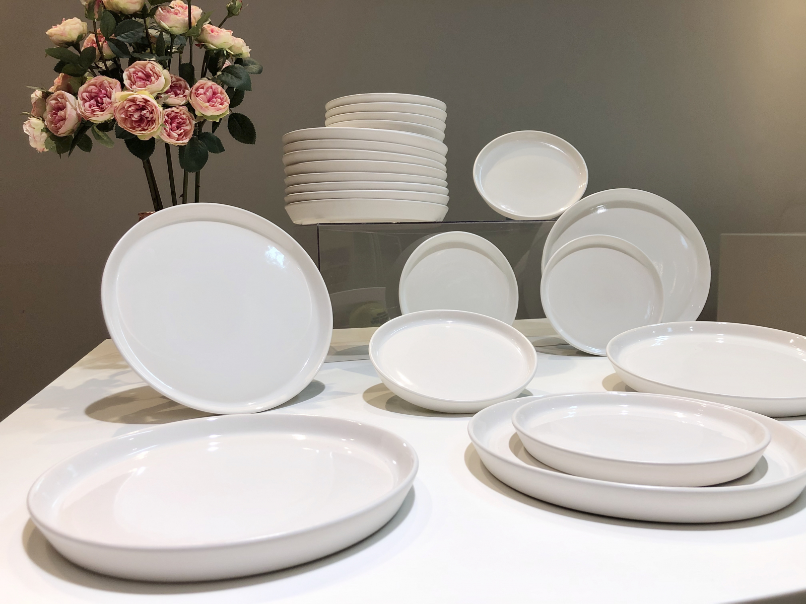 Set Farfurii 18 piese Albe Casablanca: 6 Farfurii Mari, 6 Desert  6 Boluri - Ceramica Manuala de Lux 5