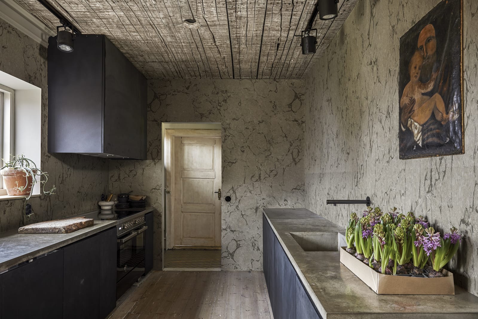 Romberg, Grey, Rebel Walls 3