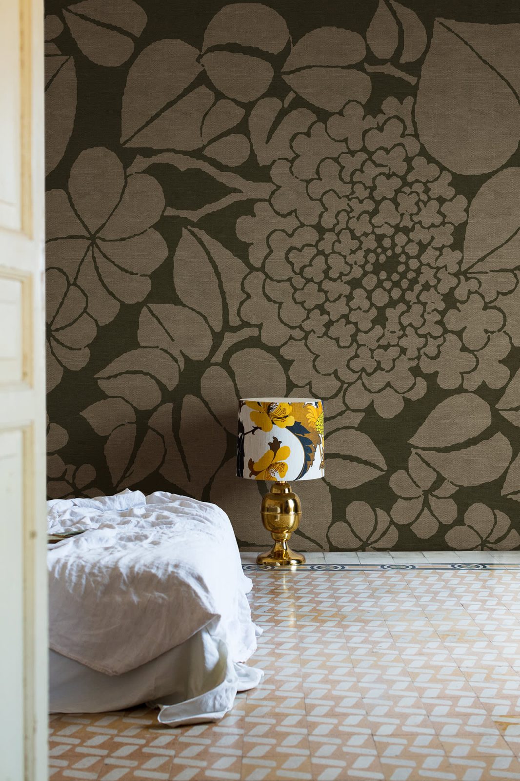 Susan, Beige, Rebel Walls 2
