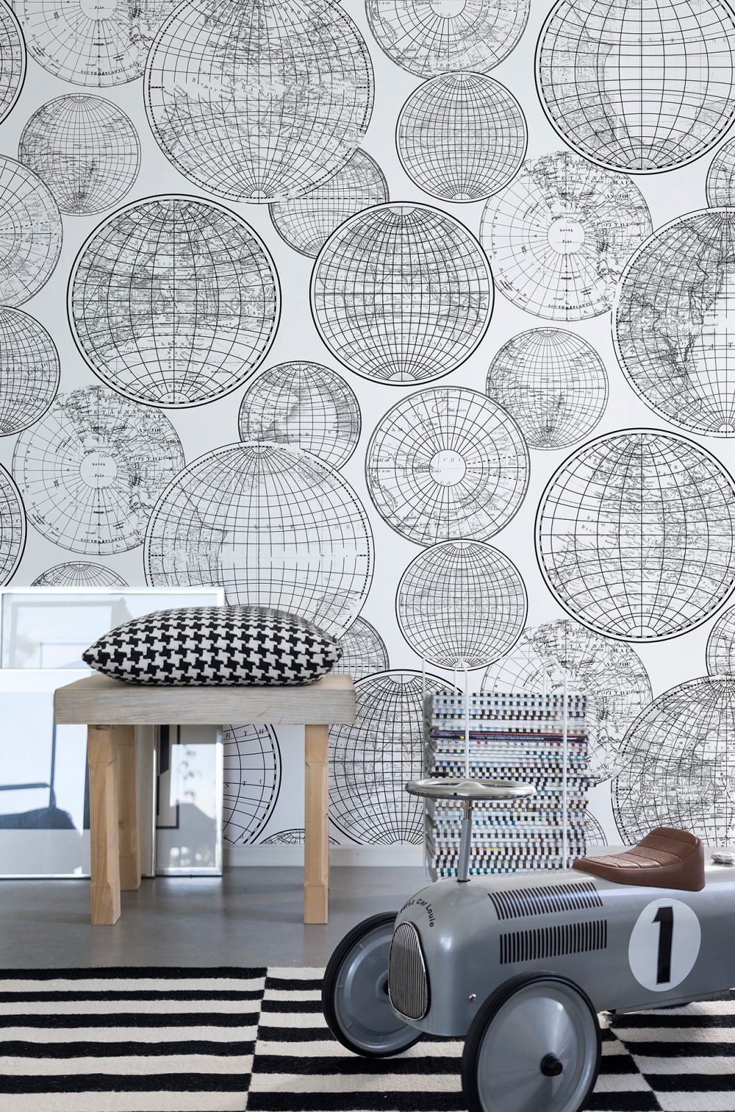 Globes Gathering, Black and White, Rebel Walls 2