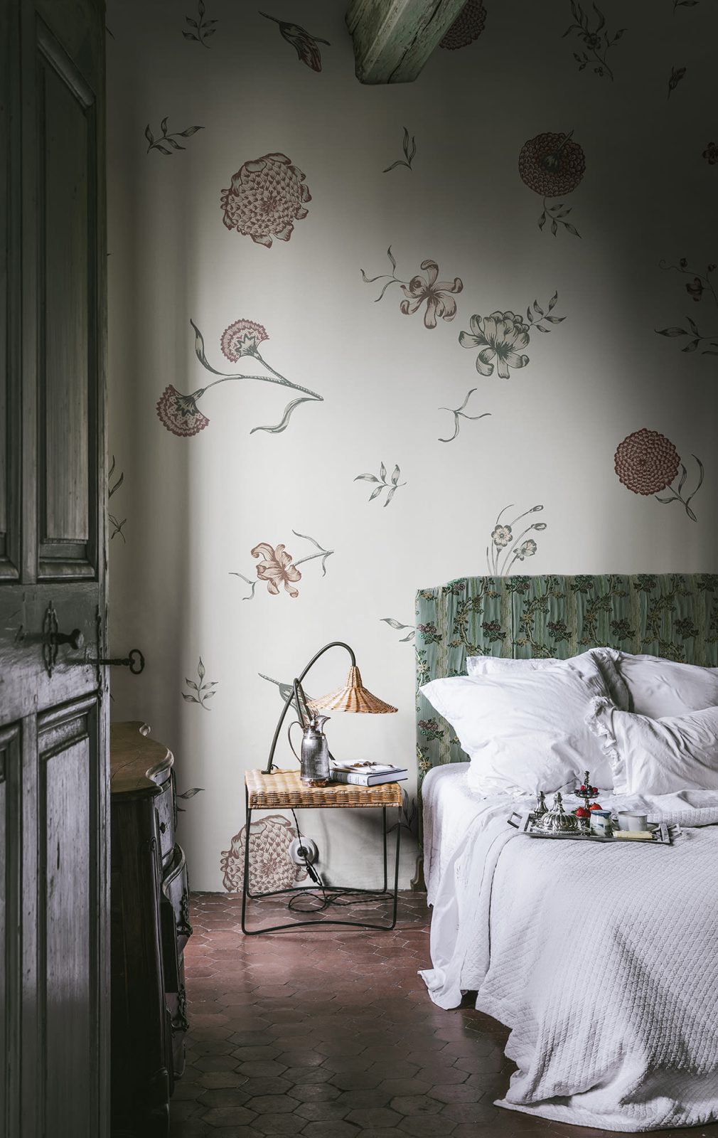 Flower Fall, Pearl, Rebel Walls 2