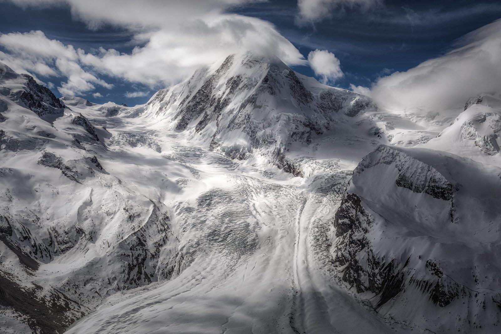 Cloudy Mountains, Rebel Walls