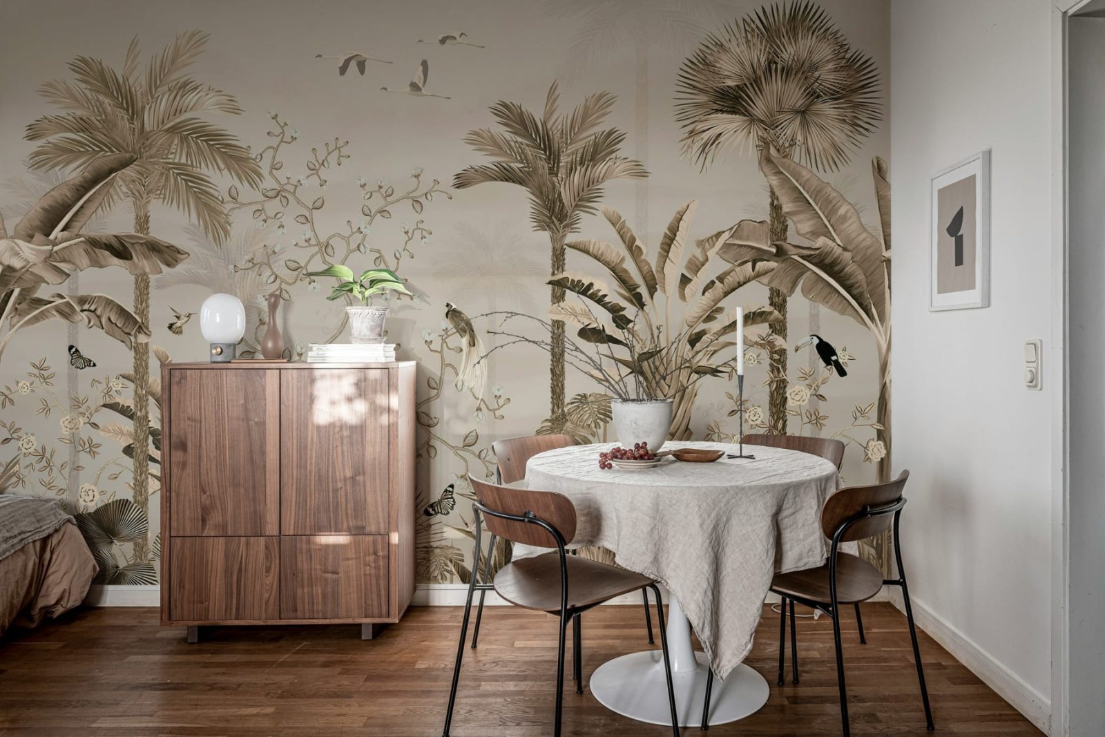 Magnolia Jungle, Beige, Rebel Walls 3