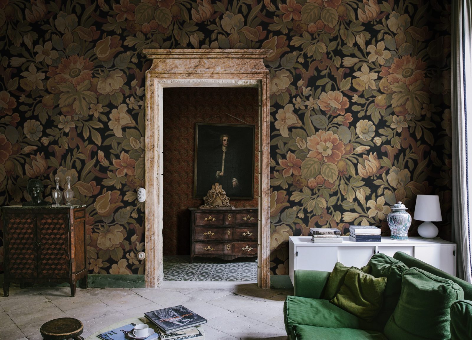 Vintage Flora, Ebony, Rebel Walls 2