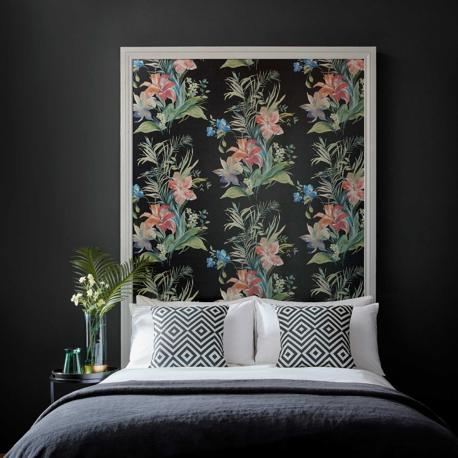 Lilliana, Jet Black Luxury Floral, 1838 Wallcoverings, 5.3mp / rola 2