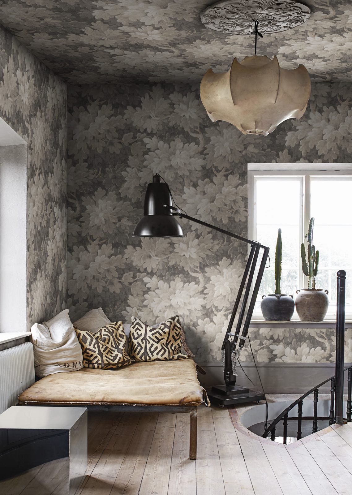 Vintage Foliage, Beige, Rebel Walls 3
