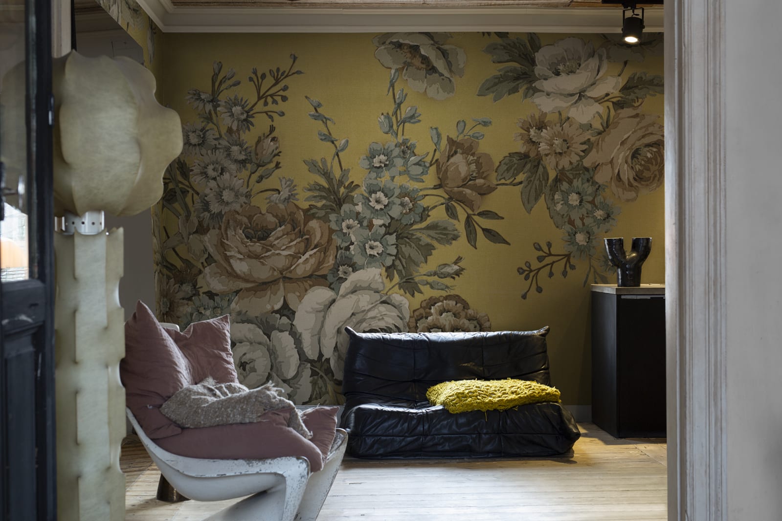 Efraim, Saffron, Rebel Walls 3
