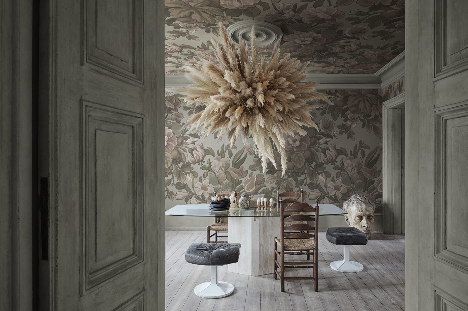 Majestic Vintage Garden, Dusty Pink, Rebel Walls 2