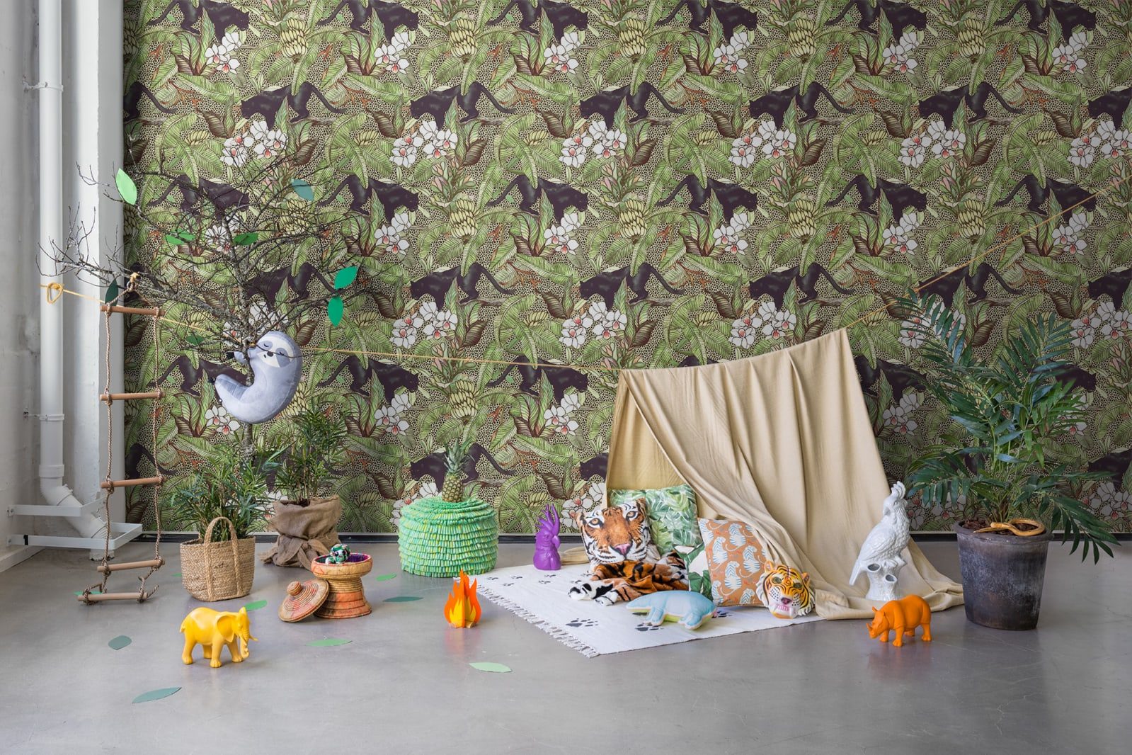Alluring Panthers, Rebel Walls 2