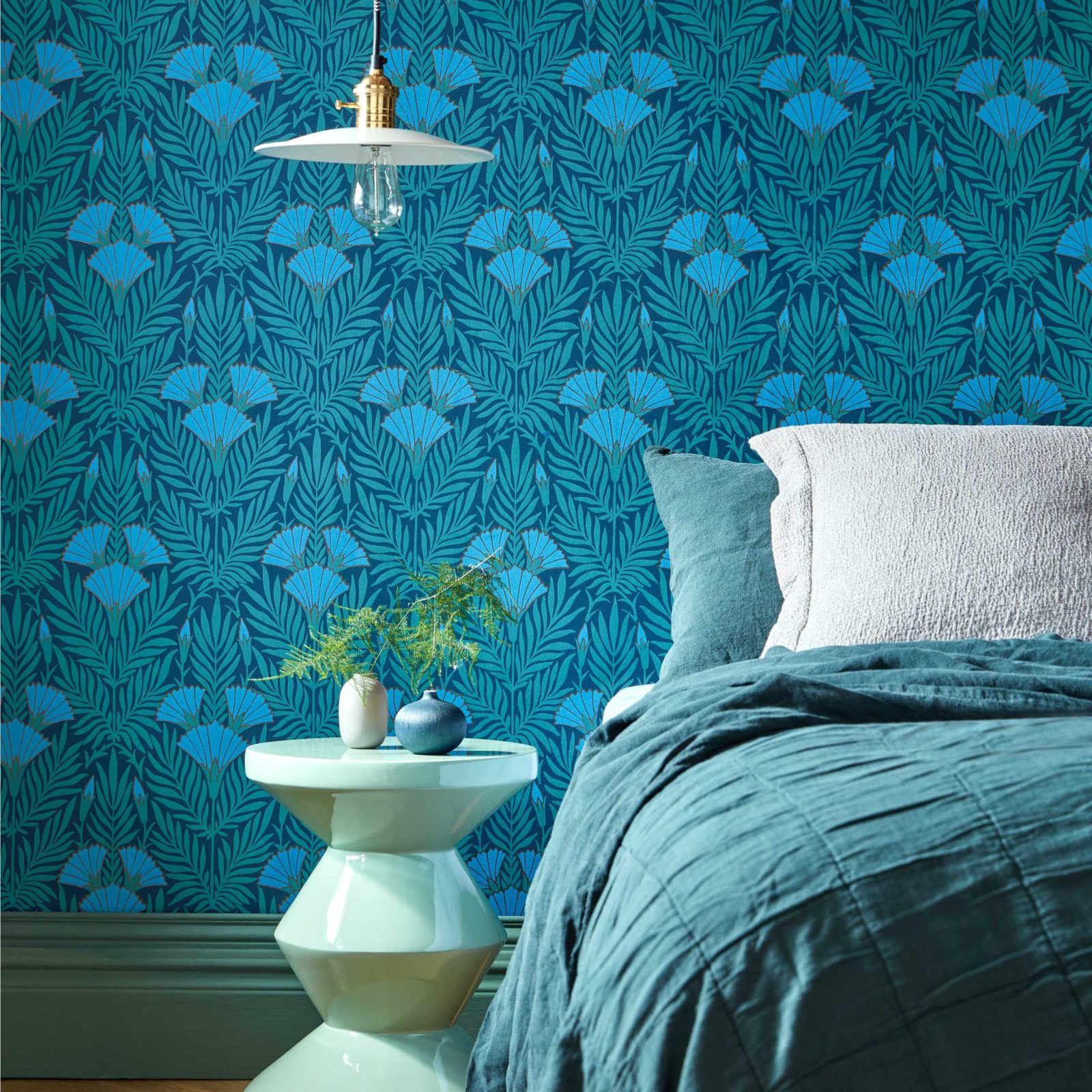 Floral Fanfare, Cornflower Blue, 1838 Wallcoverings, 5.3mp / rola 2