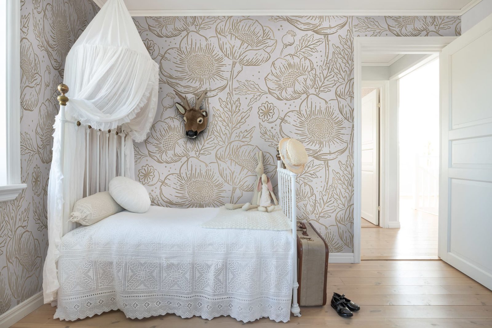 Golden Poppy, White, Rebel Walls 3