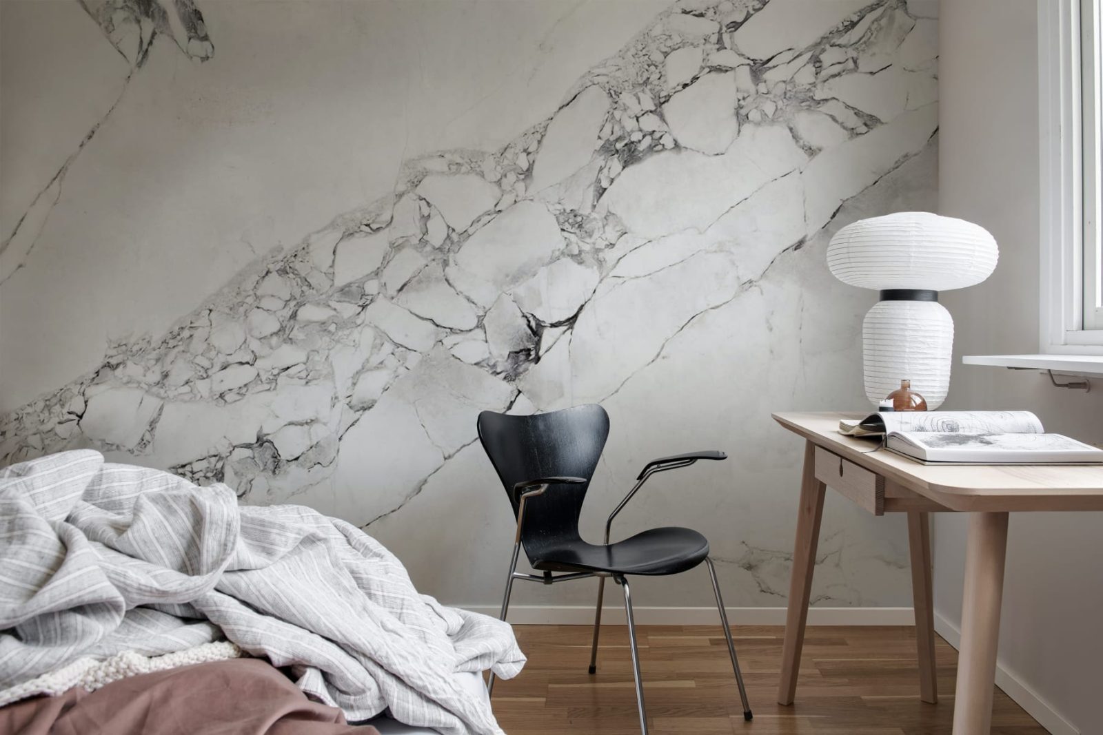 Cracked Wall, Rebel Walls 3