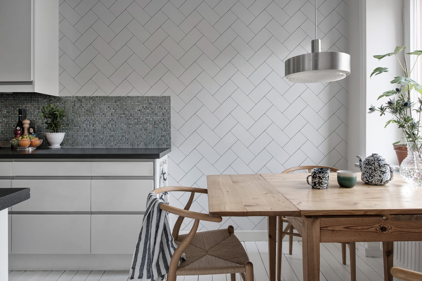 Fishbone Tiles, Rebel Walls 4