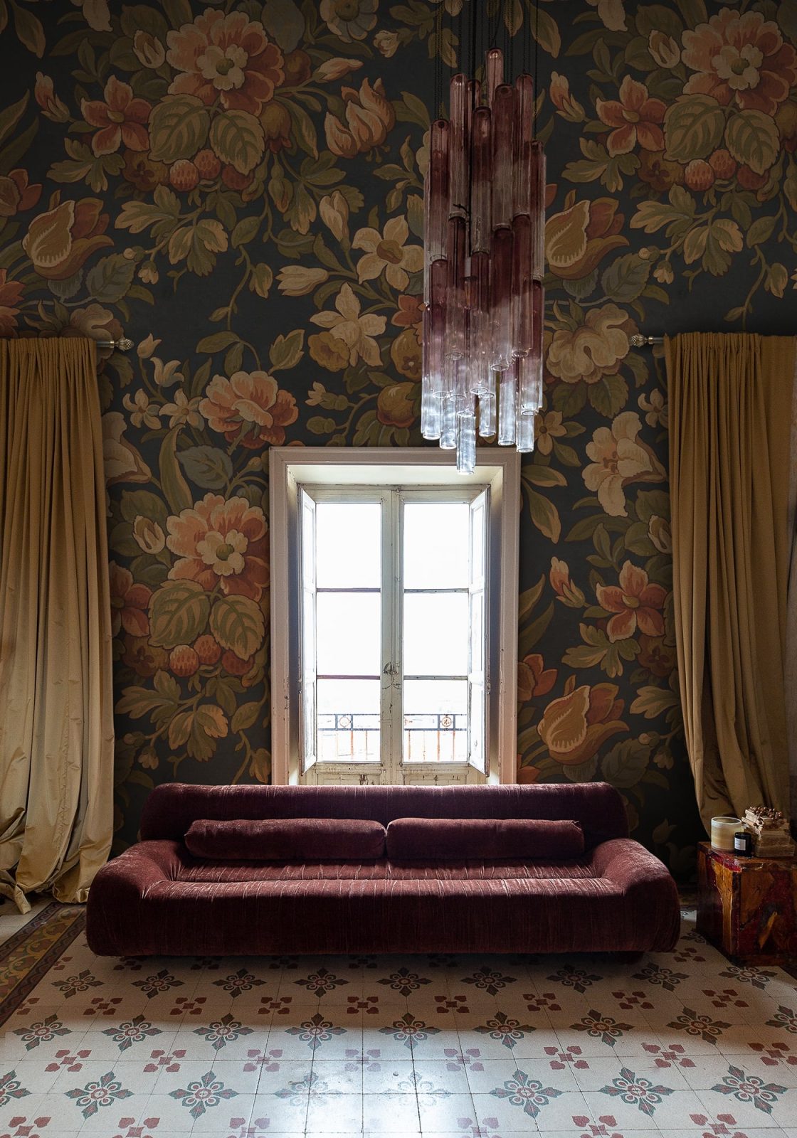 Majestic Vintage Garden, Ivory, Rebel Walls 3