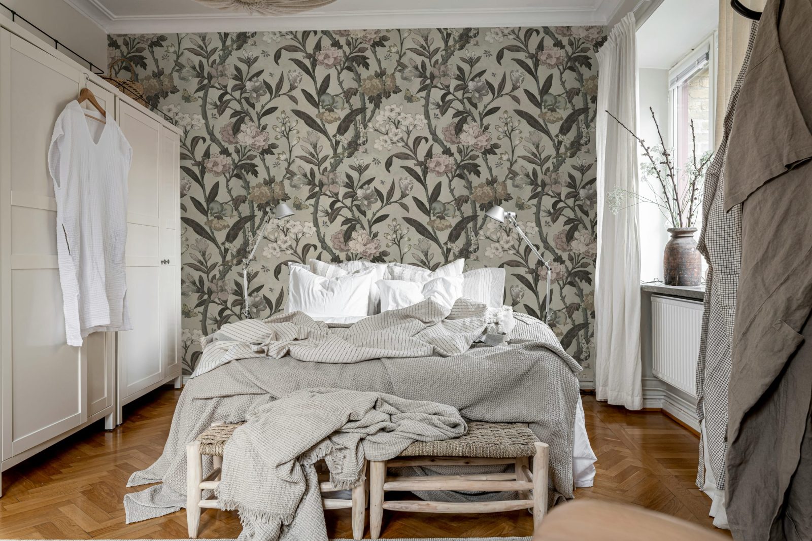Winding Bloom, Beige, Rebel Walls 3