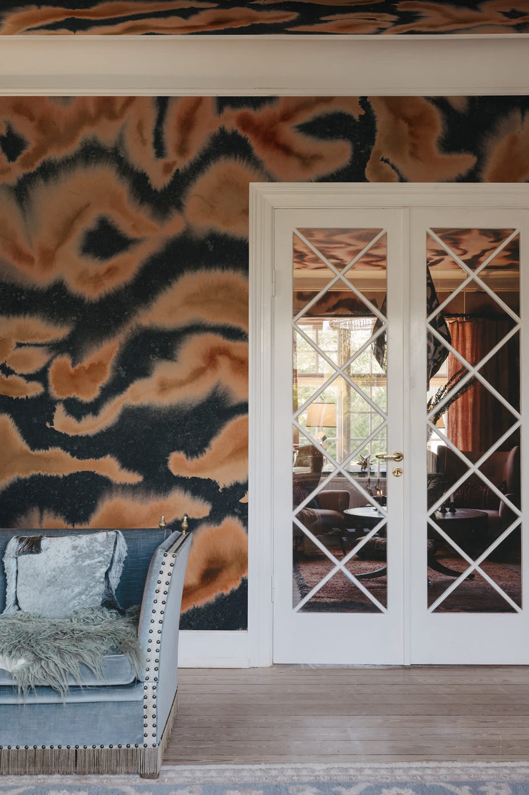 Guppy, Orange, Rebel Walls 3