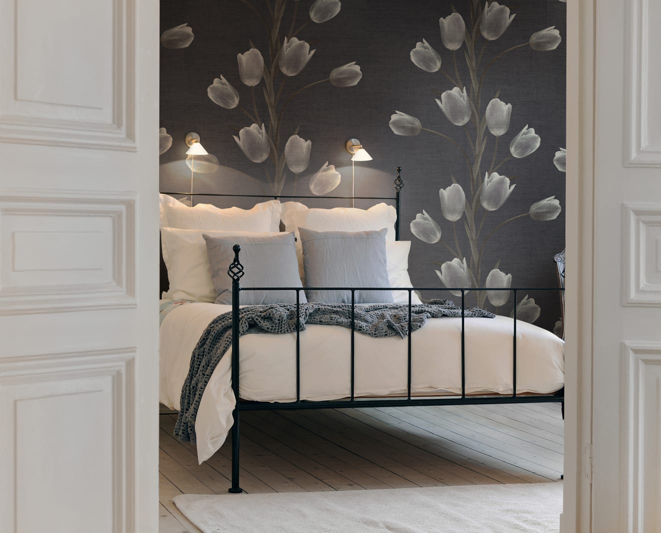 La Vie En Tulipe, Black, Rebel Walls 3