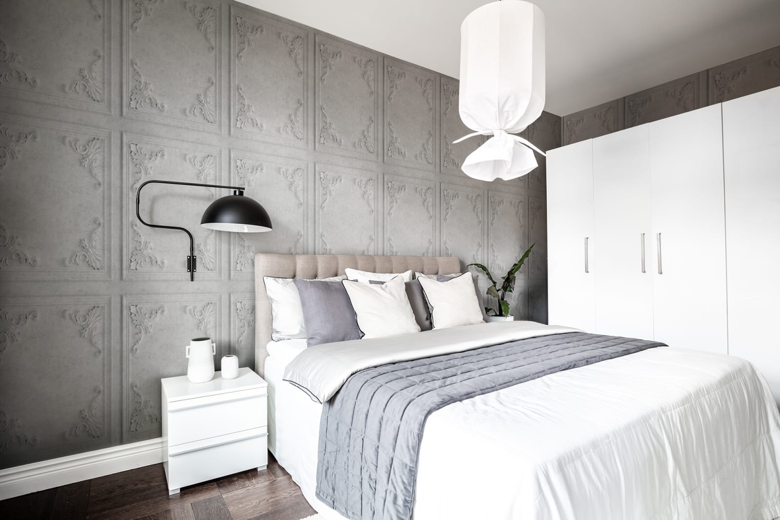 Essex, Marble, Rebel Walls 3
