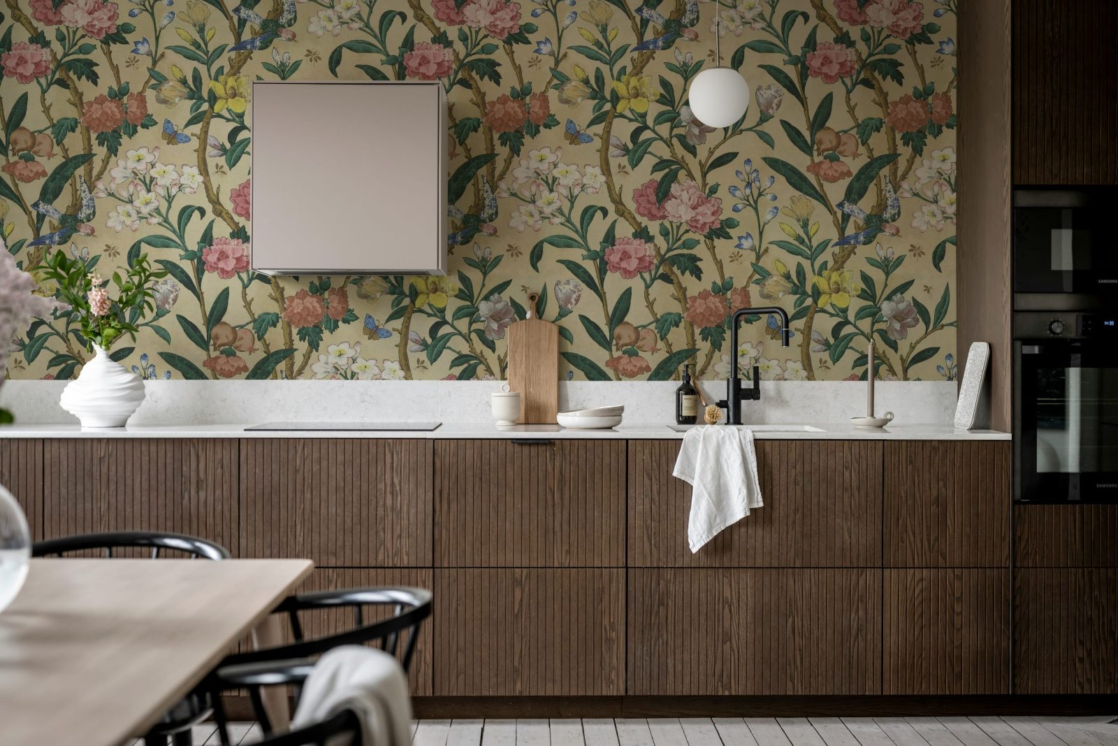 Winding Bloom, Summer Greenery, Rebel Walls 3