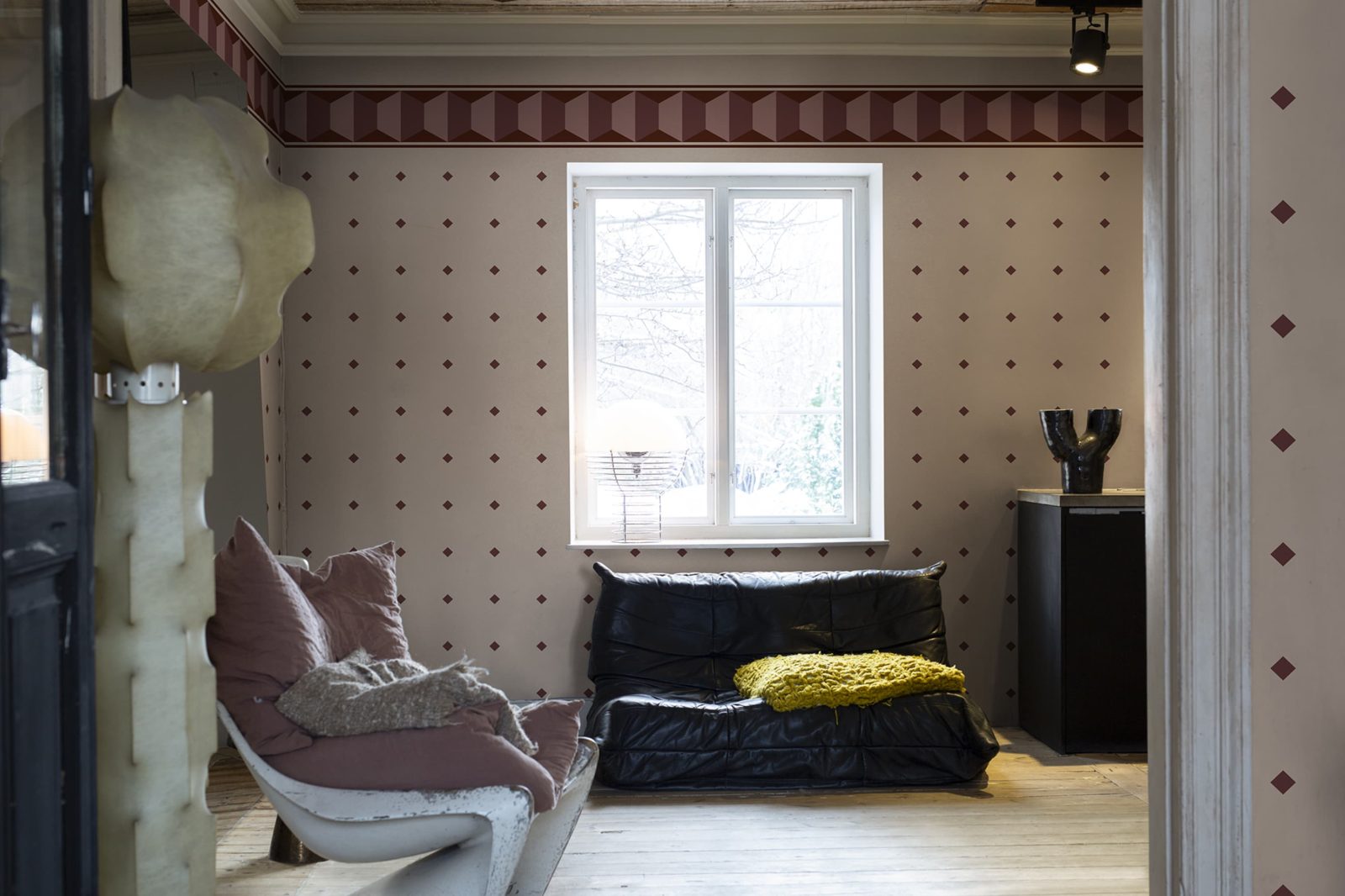 Gentle Manor, Pink, Rebel Walls 2