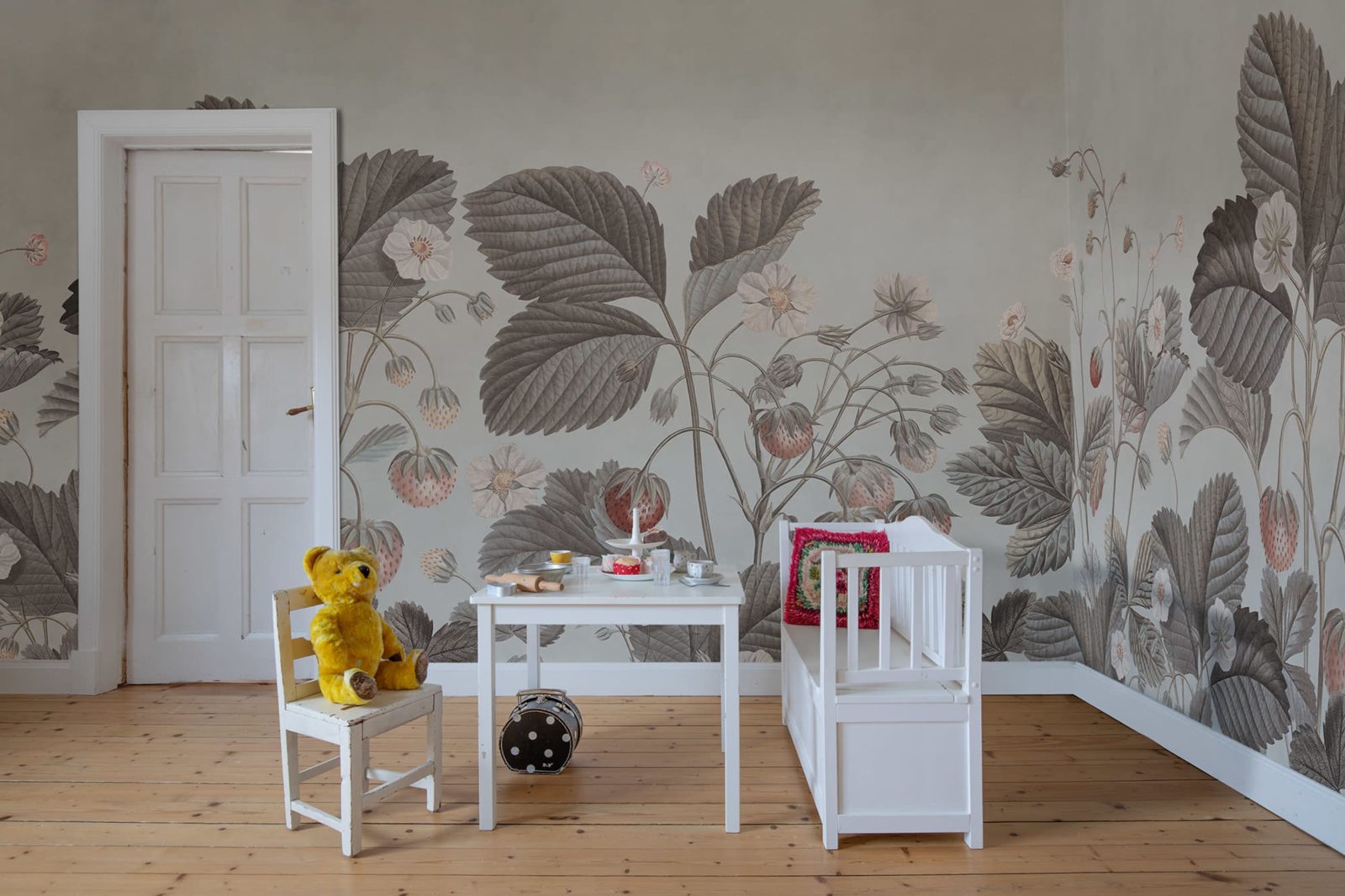 Wild Strawberries, Vintage, Rebel Walls 3