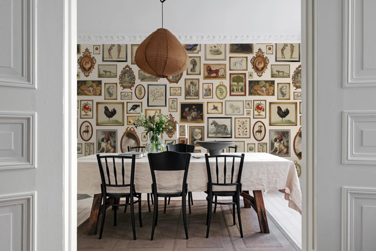 Vintage Frames, Beige, Rebel Walls 3