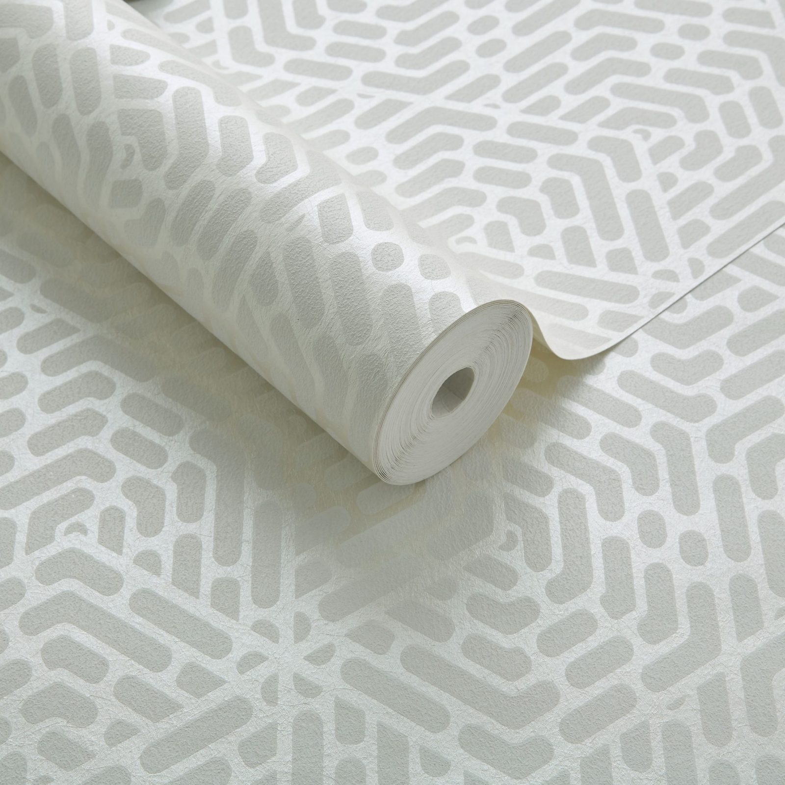Willow, Pearl Cream Luxury Geometric, 1838 Wallcoverings, 5.3mp / rola 3