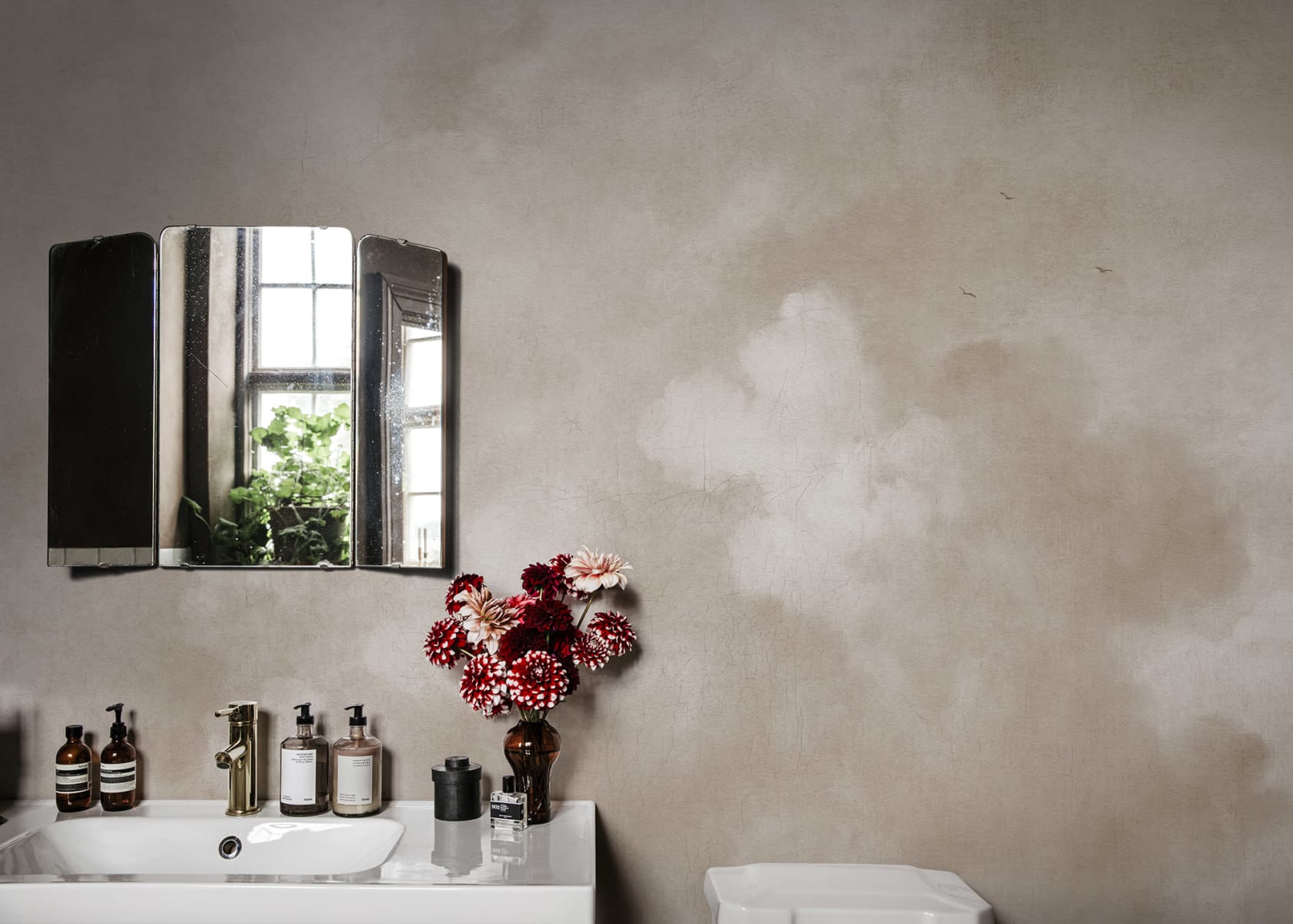 Vintage Clouds, Beige, Rebel Walls 3