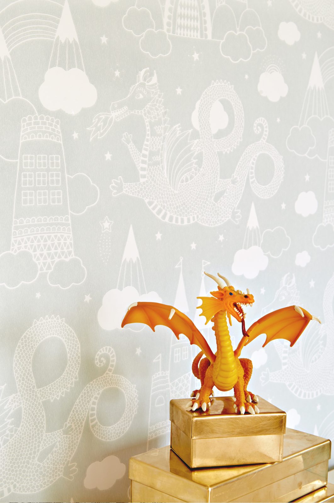 Dragon Sky, Grey, Majvillan 3