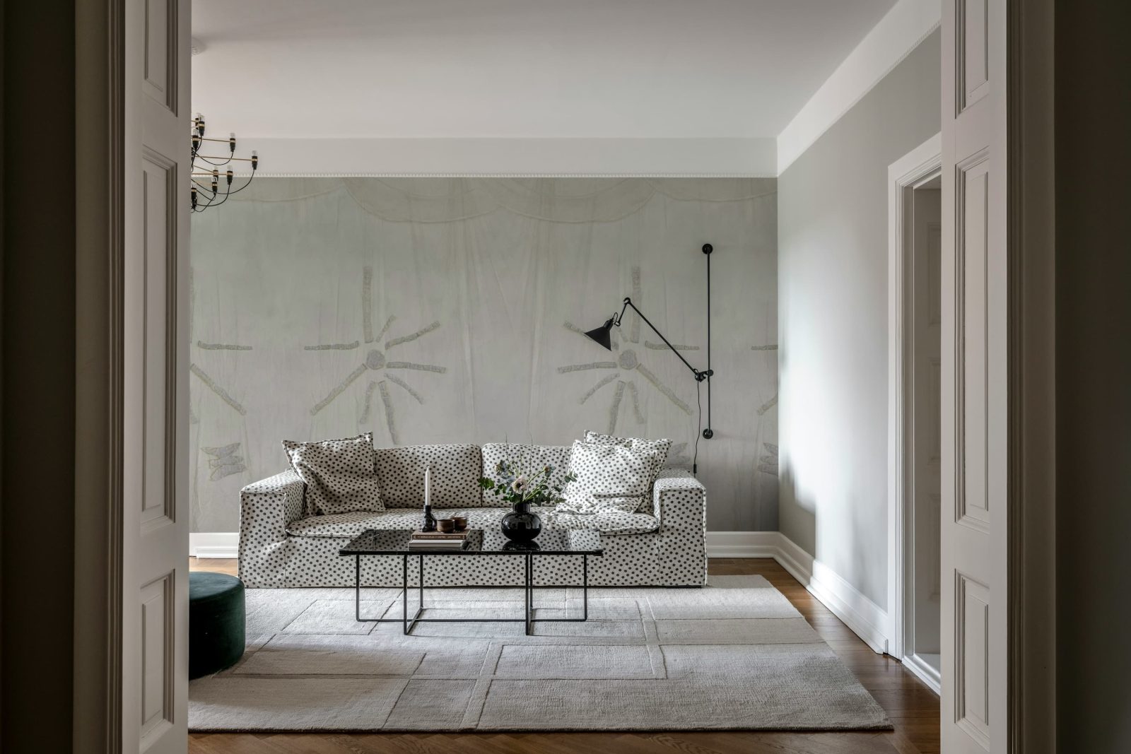 Silenzio, White, Rebel Walls 2