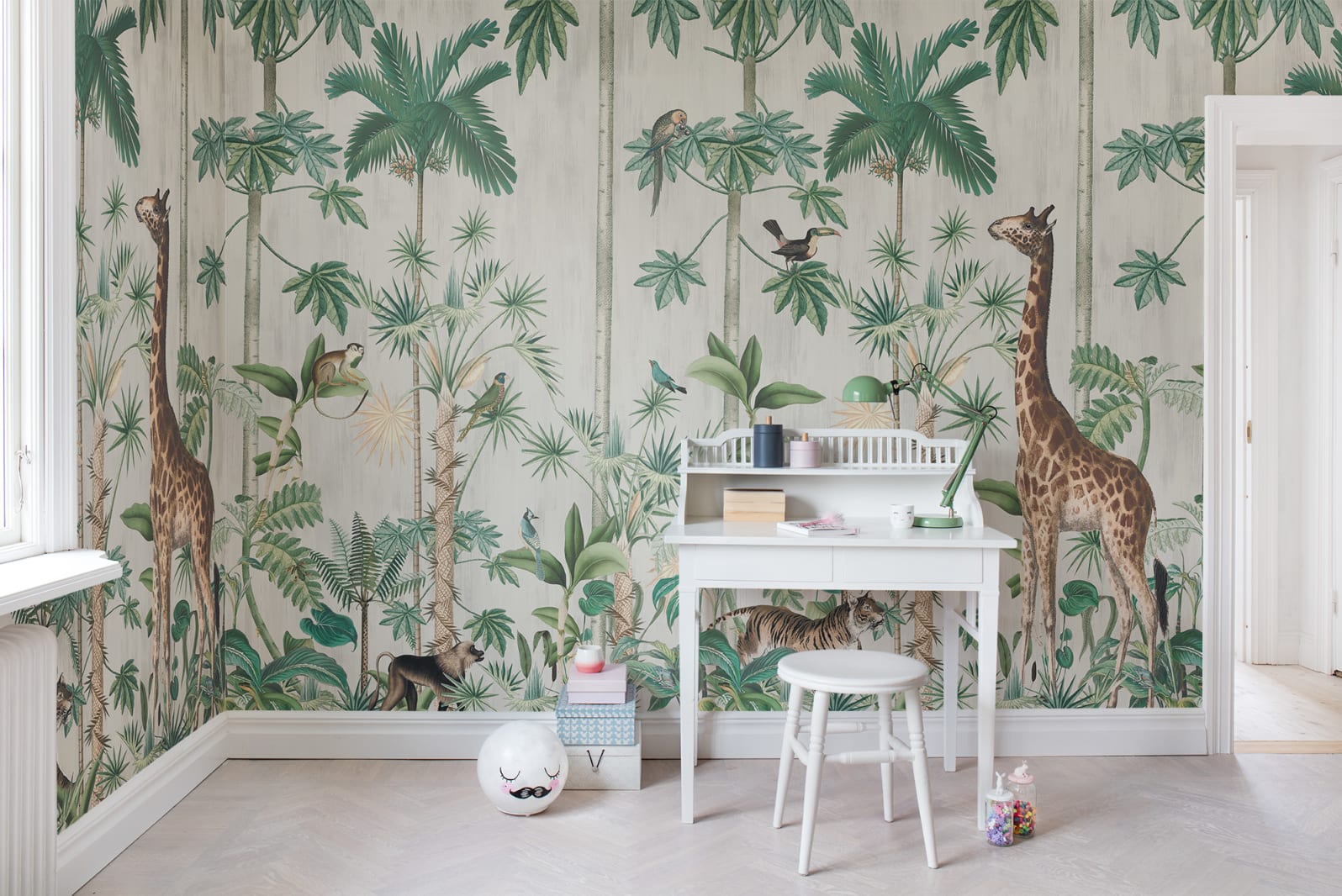 Giraffe's Stroll, Rebel Walls 2