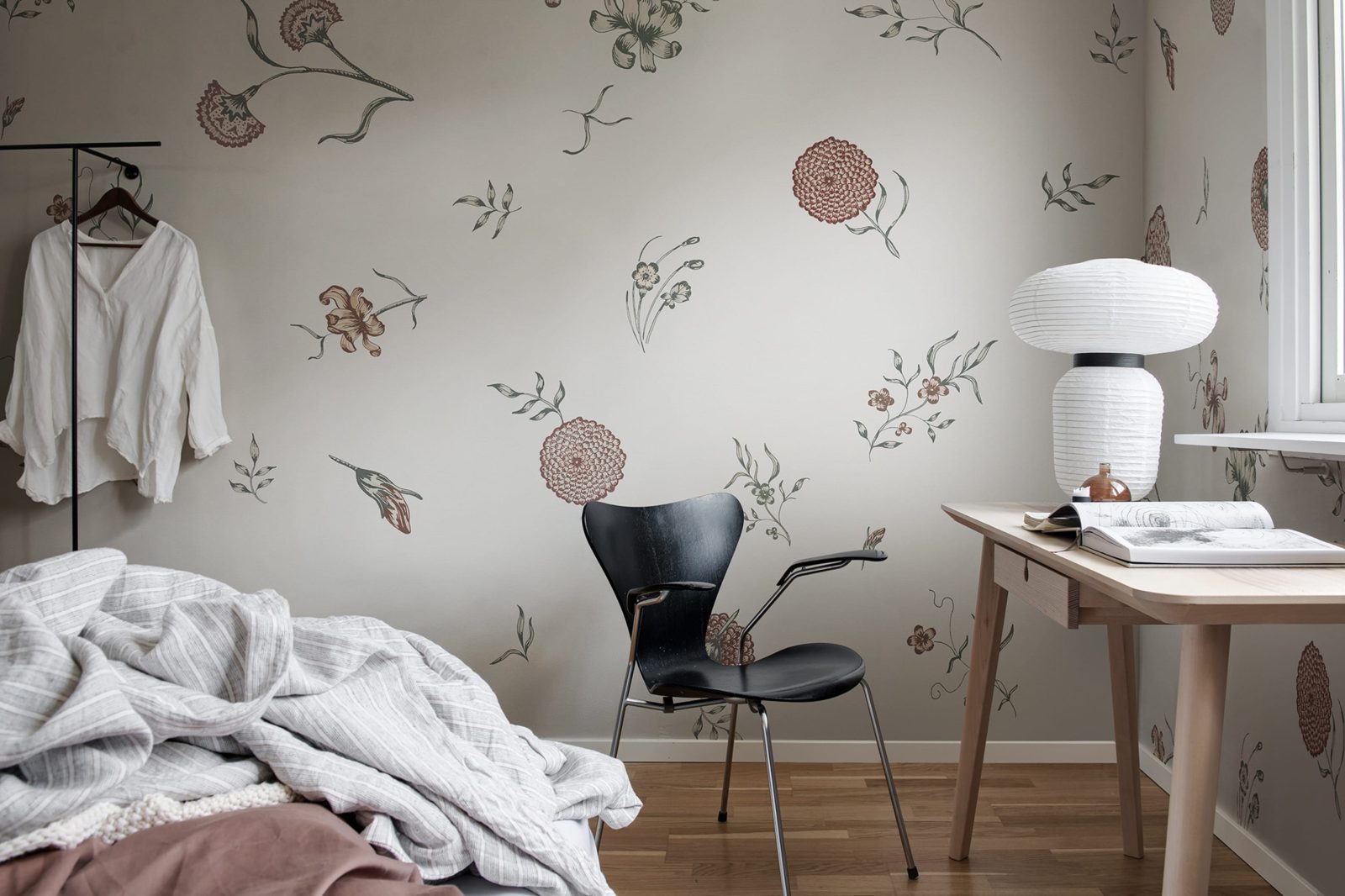 Flower Fall, Pearl, Rebel Walls 3
