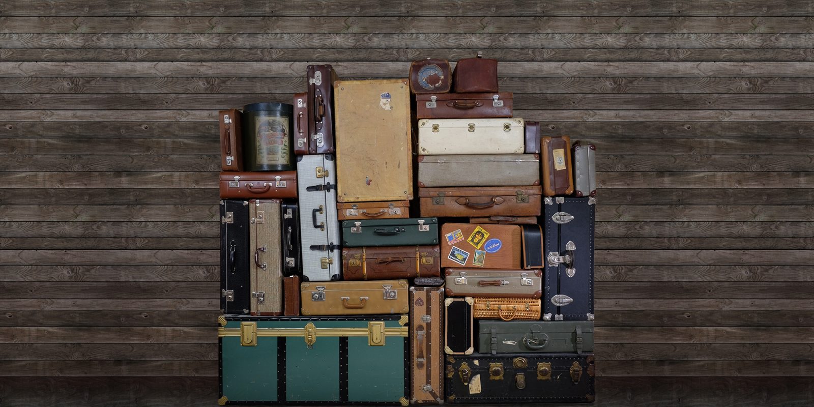Stacked Suitcases, Heap, repetitiv, Rebel Walls