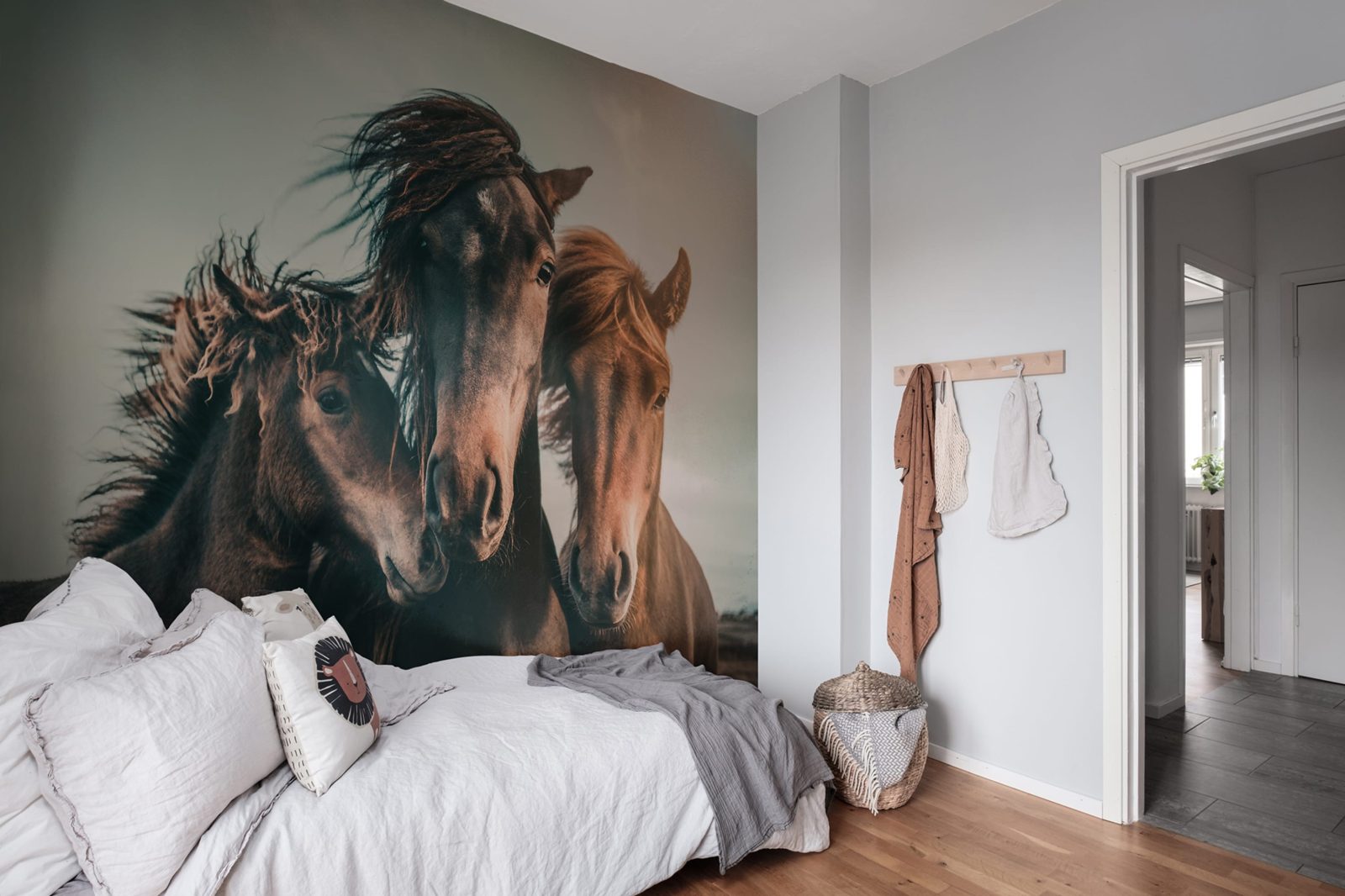 Three Horses, Rebel Walls 2