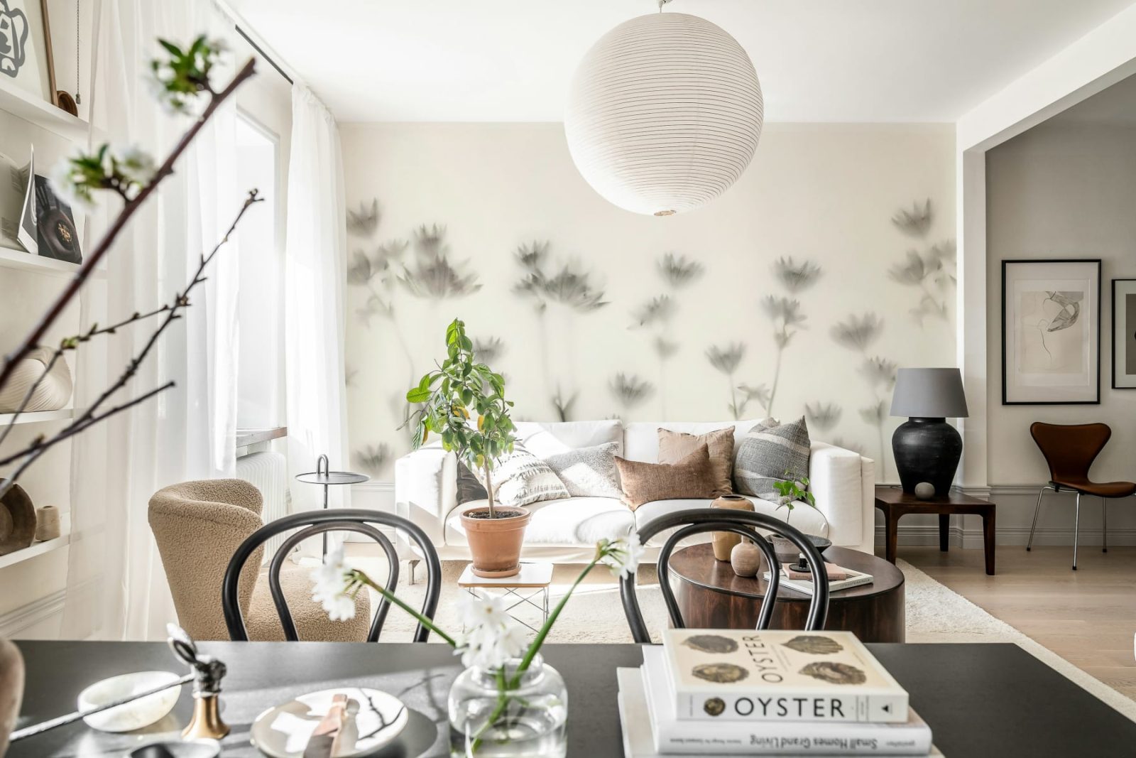 Astrantia, Black & White, Rebel Walls 3