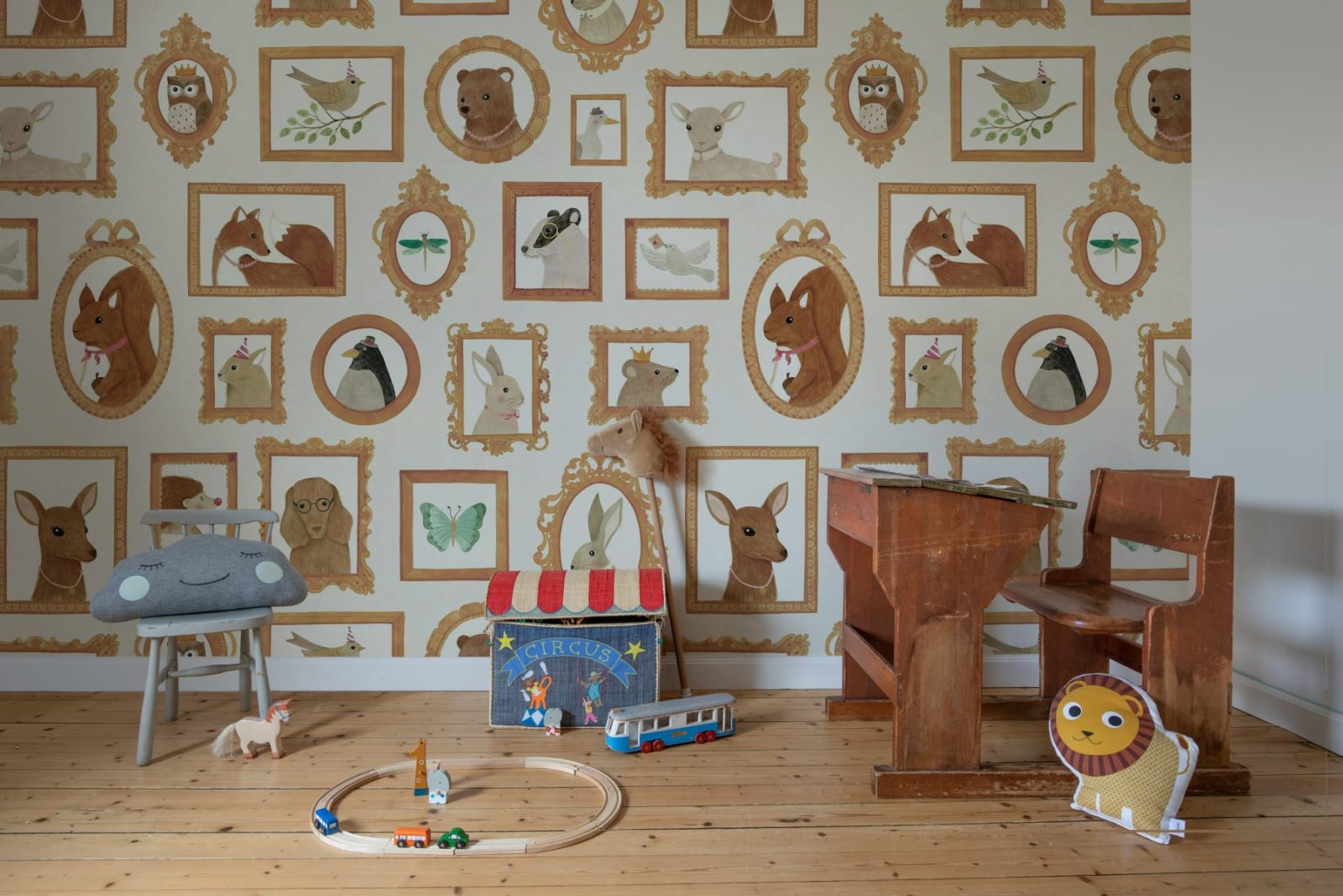 Pet Frames, Beige, Rebel Walls 2