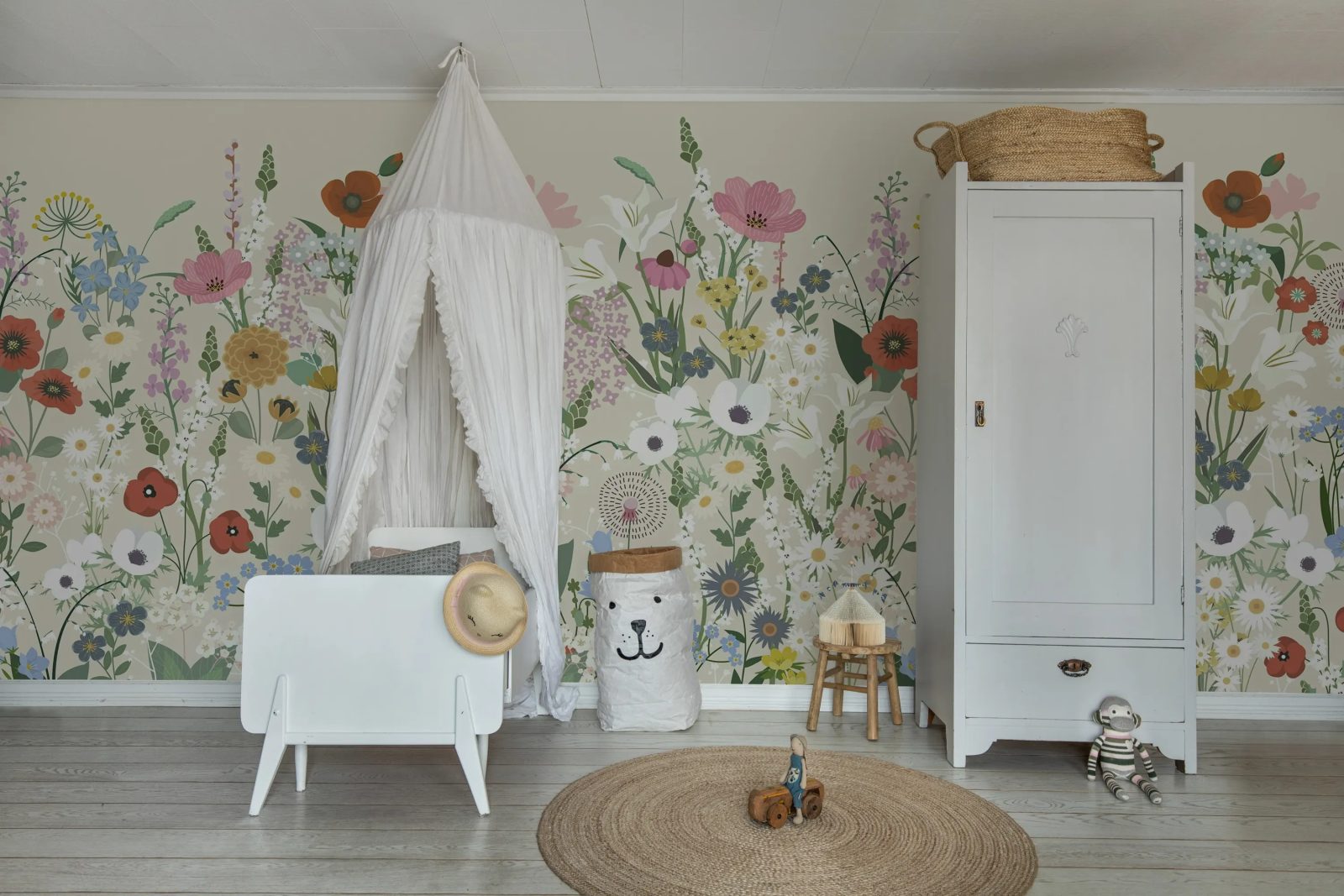 Playful Meadow, Beige, Rebel Walls 3