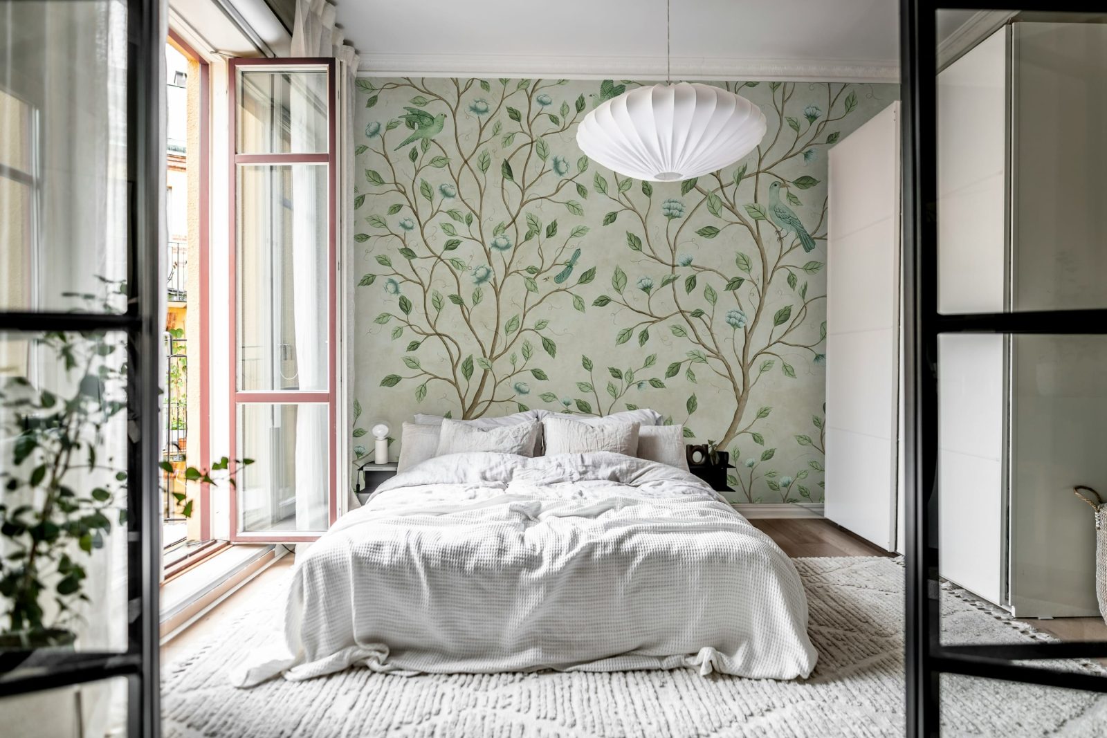 Chinoiserie Dream, Light Green, Rebel Walls 2