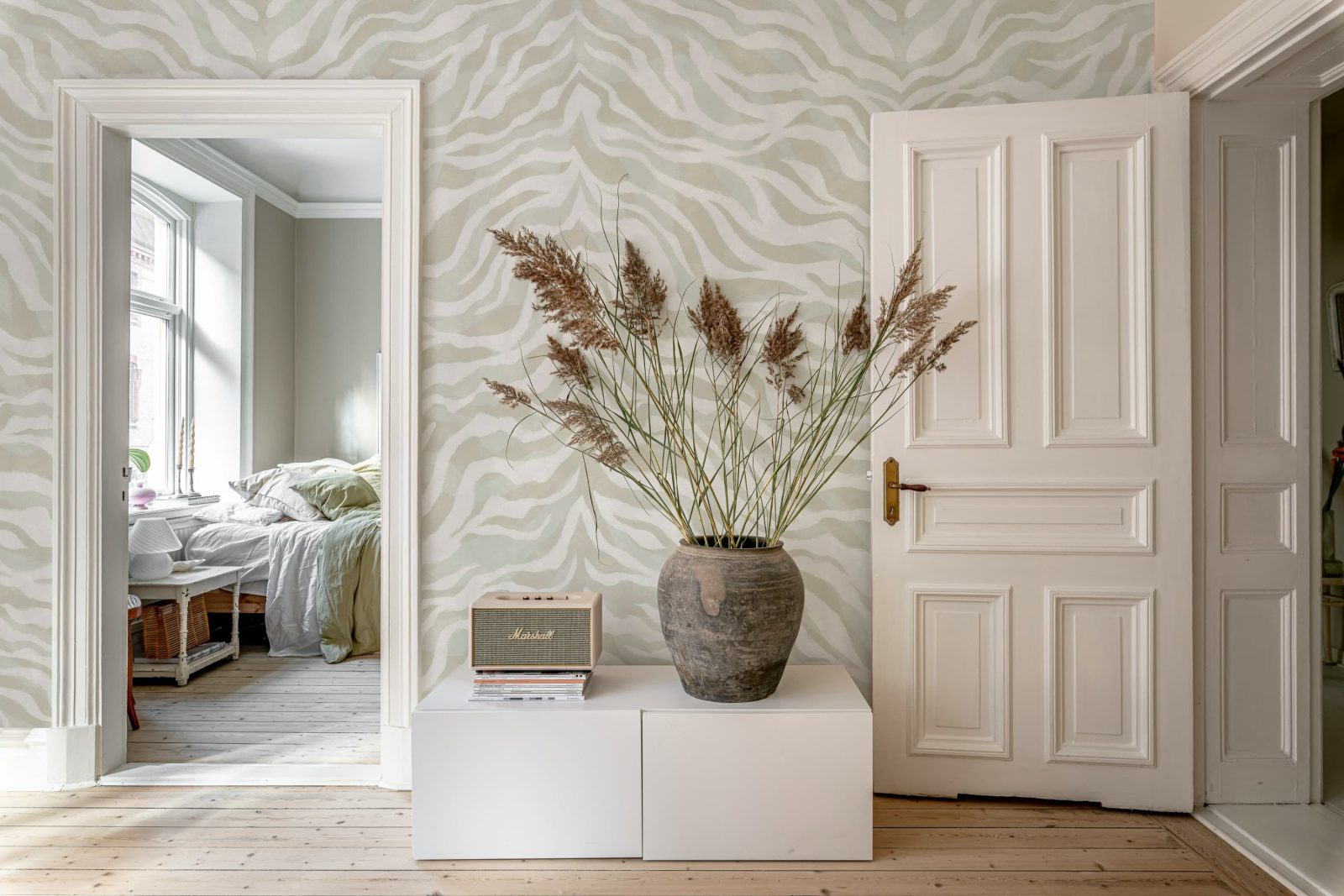 Animal Luxe, White, Rebel Walls 2