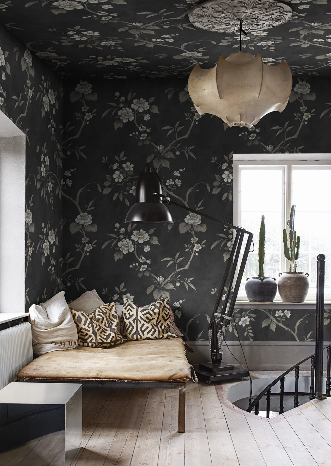 Poetic Flora, Black, Rebel Walls 3