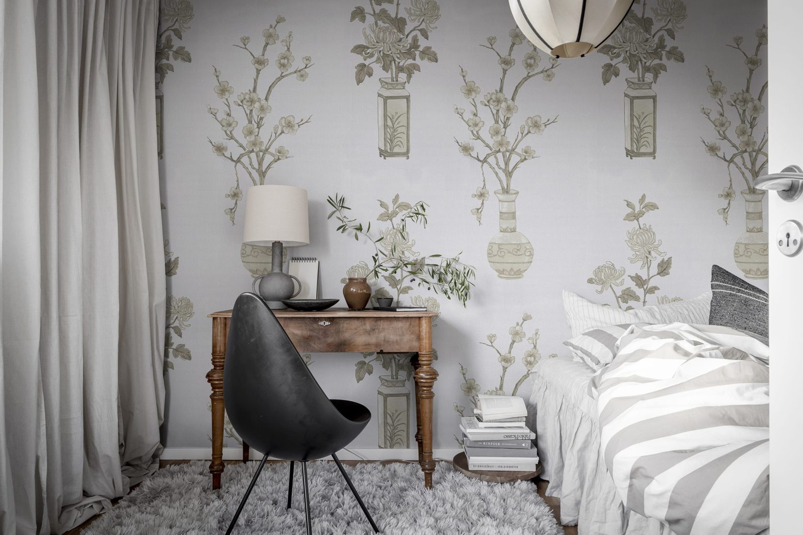 Japanese Vases, Pearl, Rebel Walls 3
