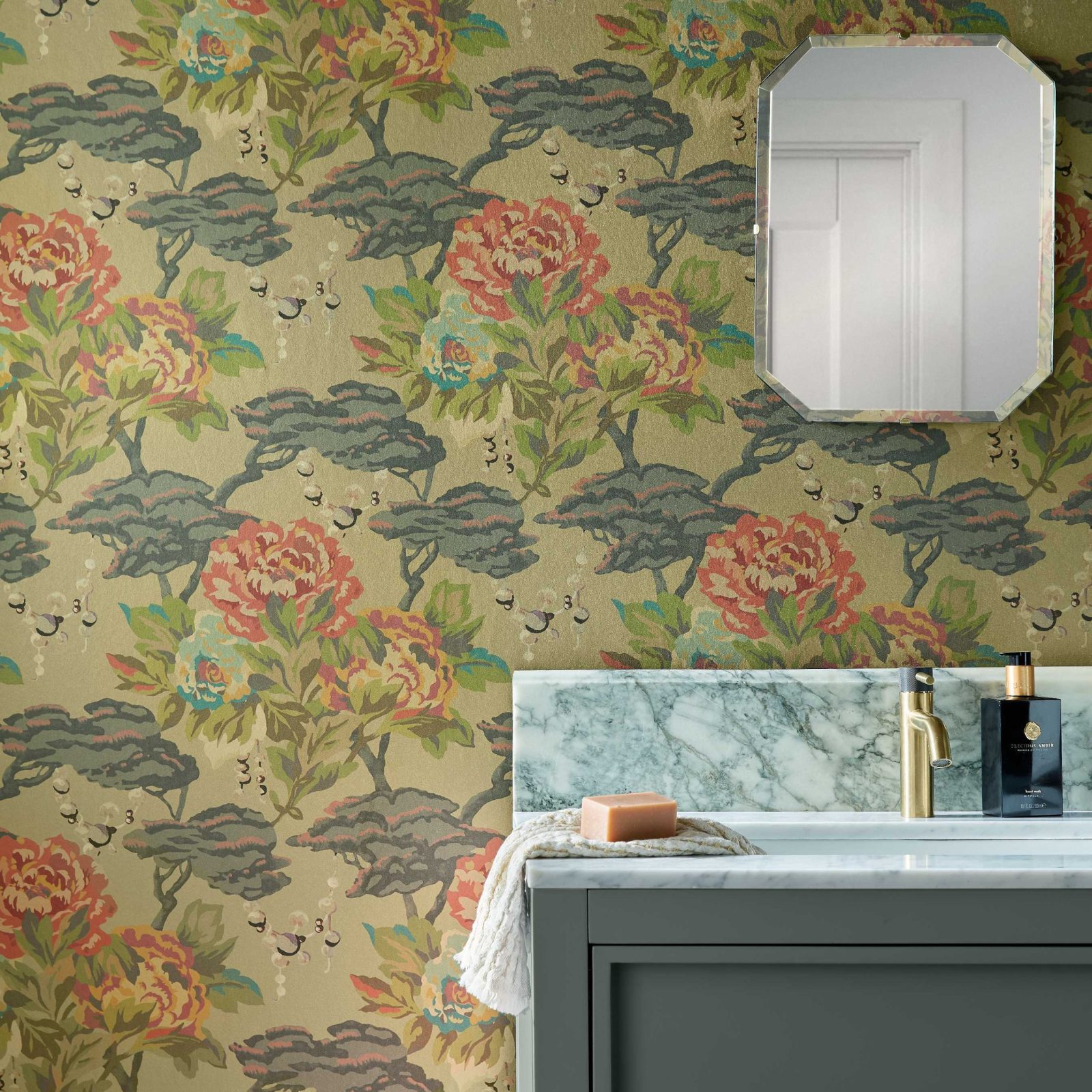 Paeonia, Lacquer Gold, 1838 Wallcoverings, 5.3mp / rola 2