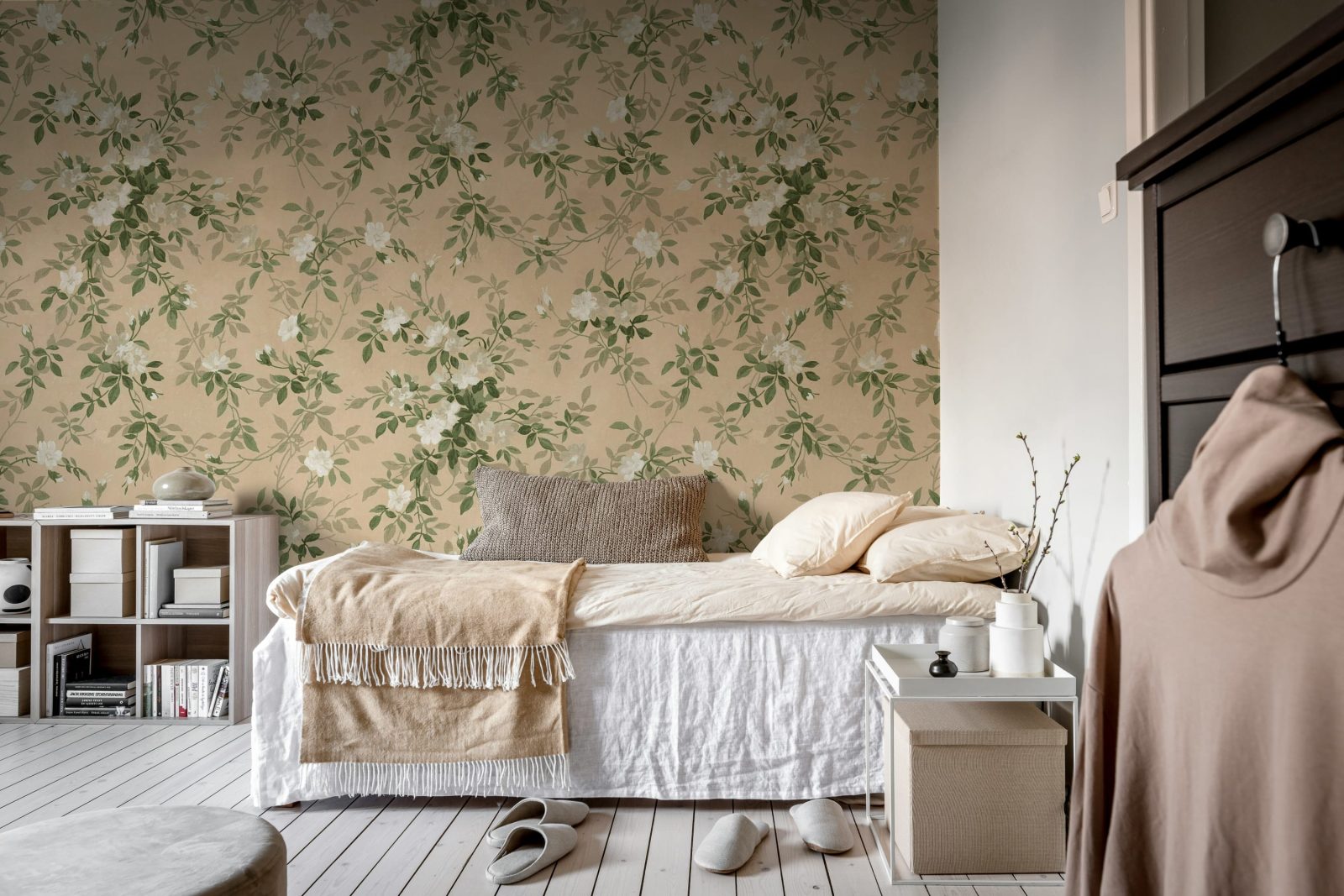 Wildflower Vista, Peach, Rebel Walls 3