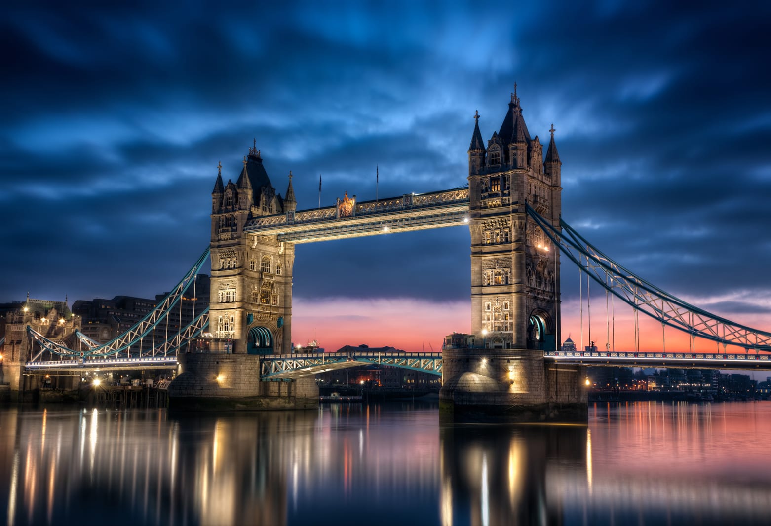 Tower Bridge, Rebel Walls