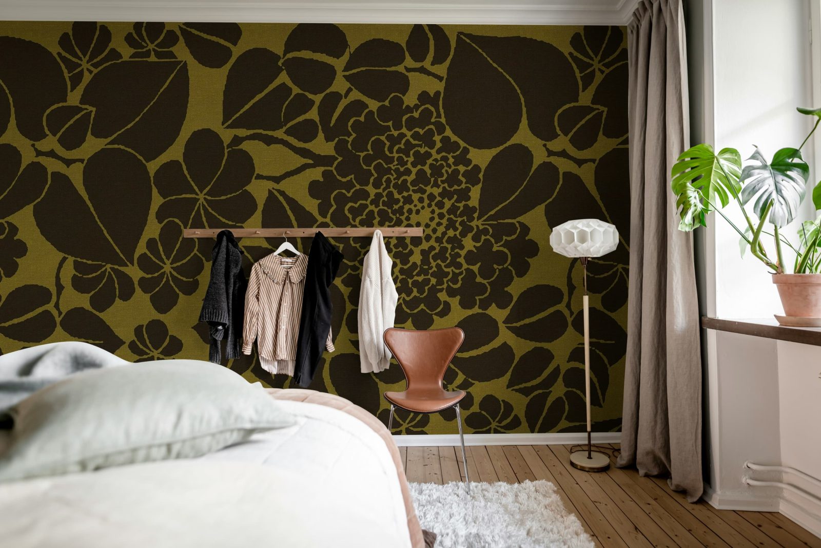 Susan, Brown, Rebel Walls 3