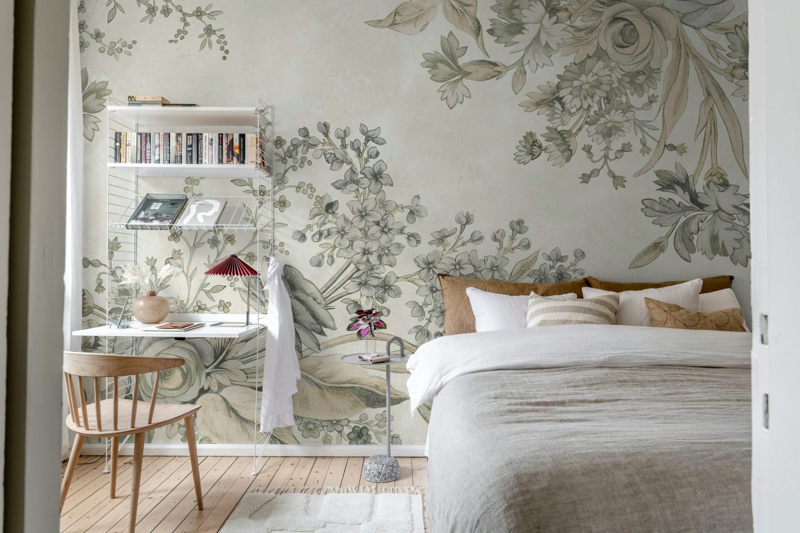 Bold Floral, Beige, Rebel Walls 3